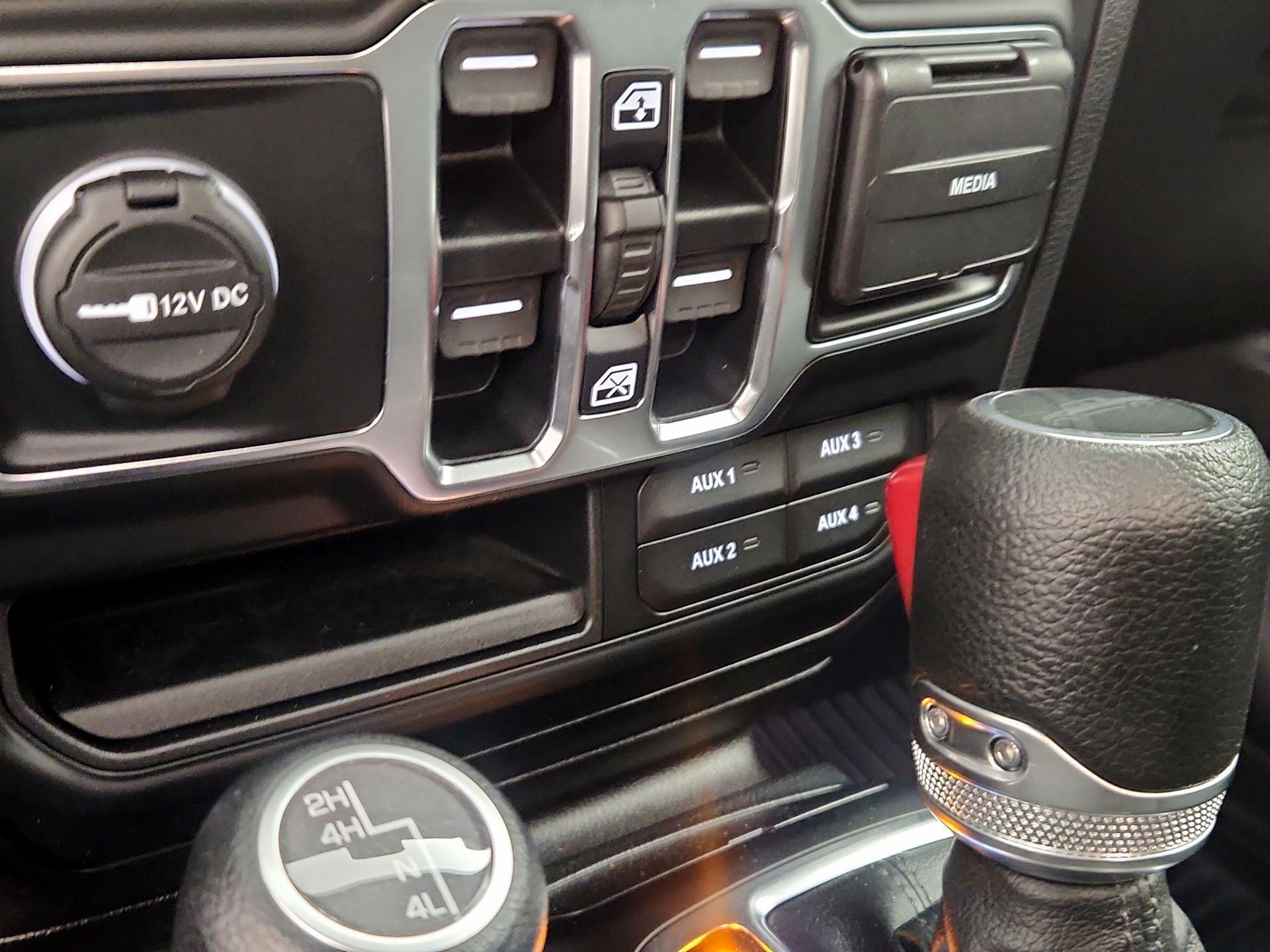 Thumbnail: 2020 Jeep Gladiator - 18