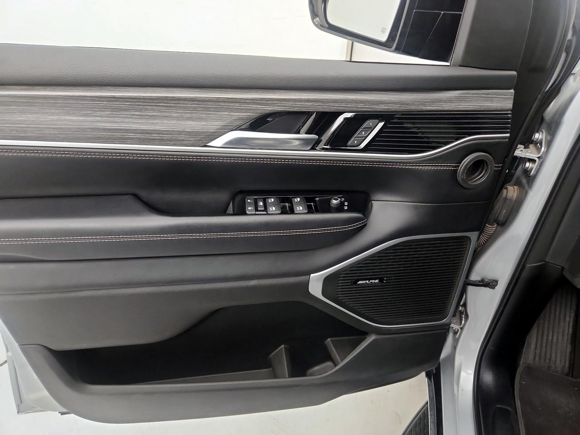 Thumbnail: 2023 Jeep Wagoneer - 12