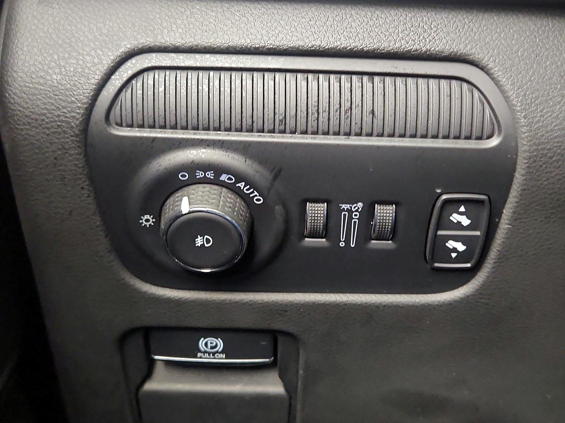 Thumbnail: 2023 Jeep Wagoneer - 13