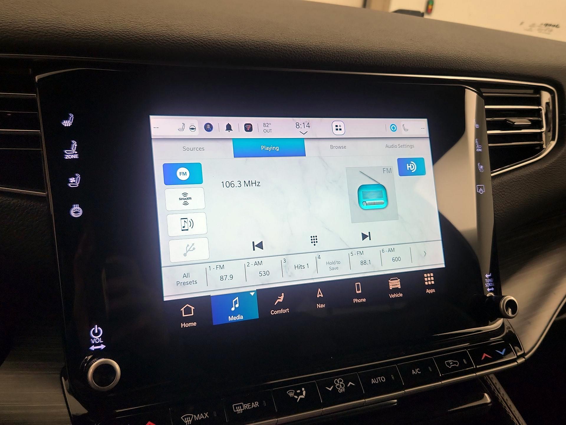 Thumbnail: 2023 Jeep Wagoneer - 16