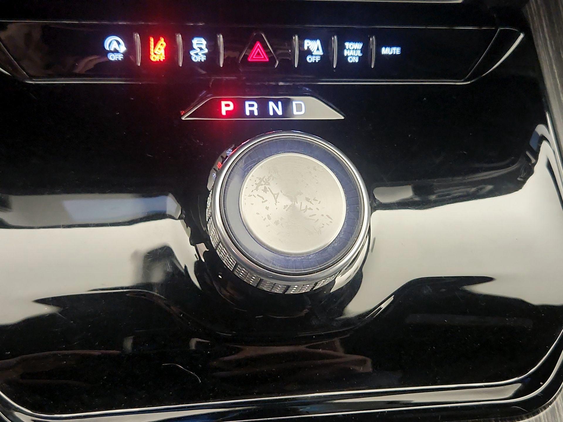 Thumbnail: 2023 Jeep Wagoneer - 18