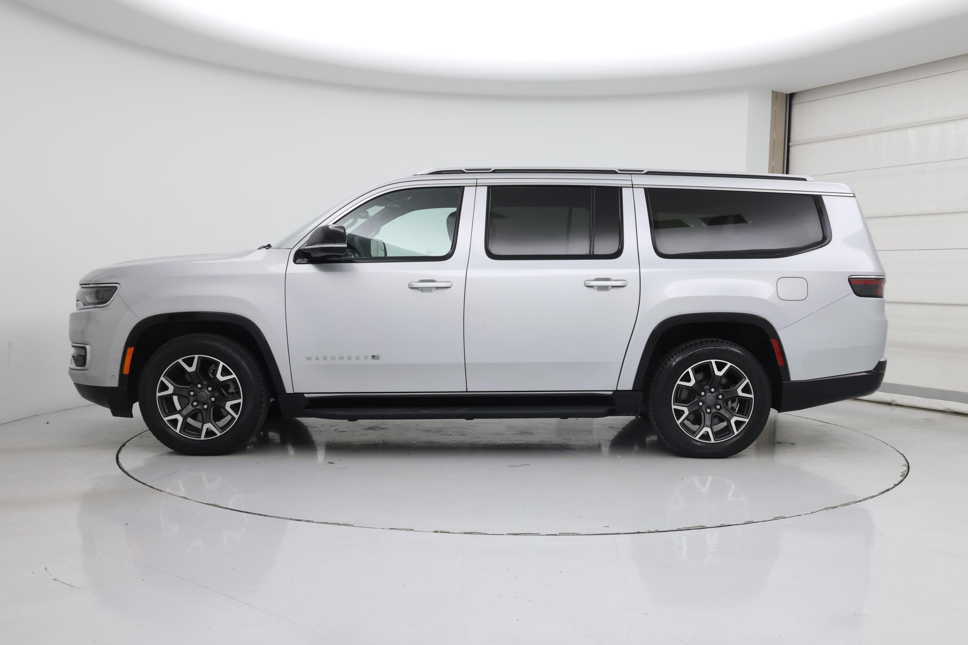 Thumbnail: 2023 Jeep Wagoneer - 3