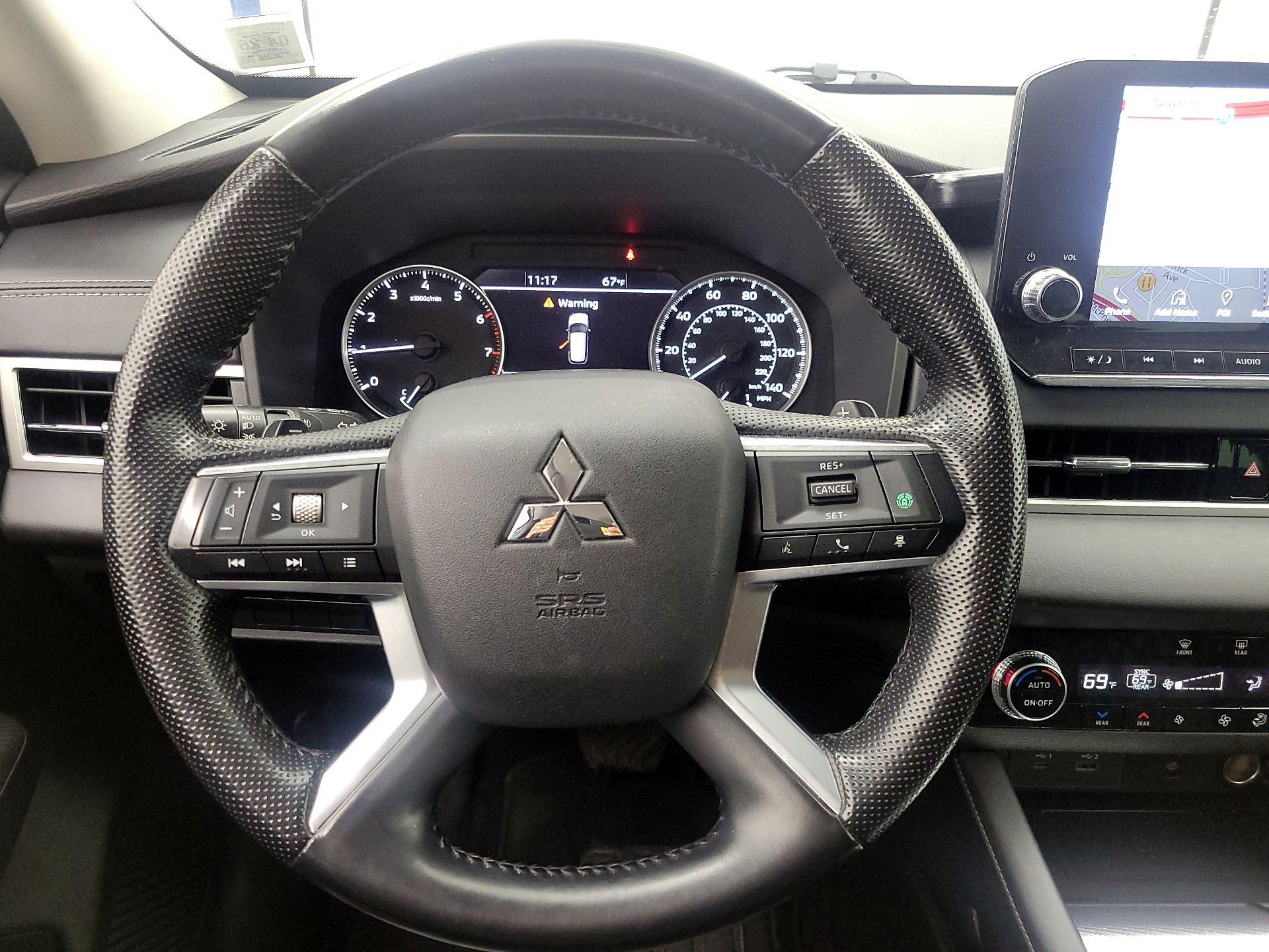 Thumbnail: 2022 Mitsubishi Outlander - 10