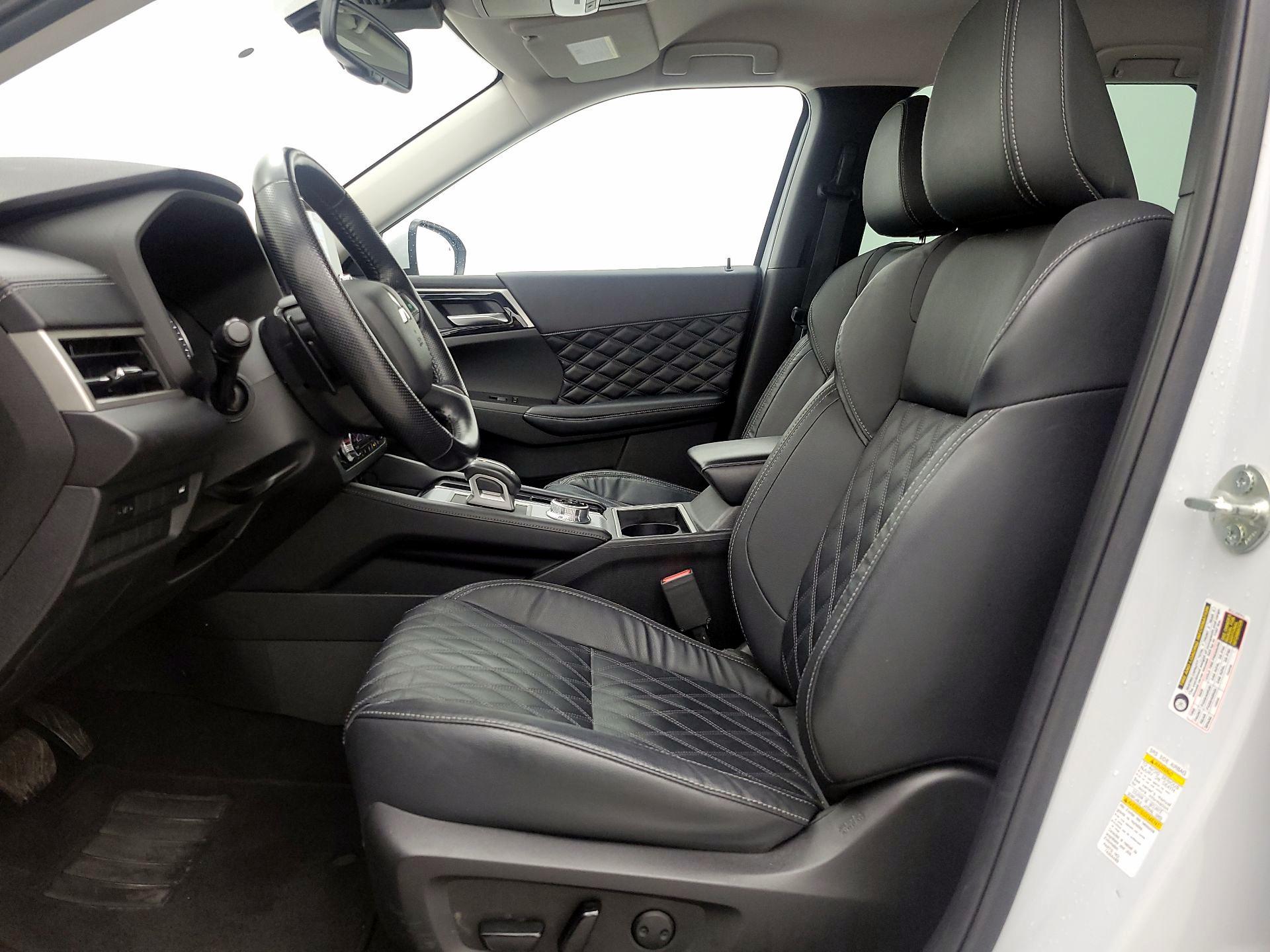 Thumbnail: 2022 Mitsubishi Outlander - 11