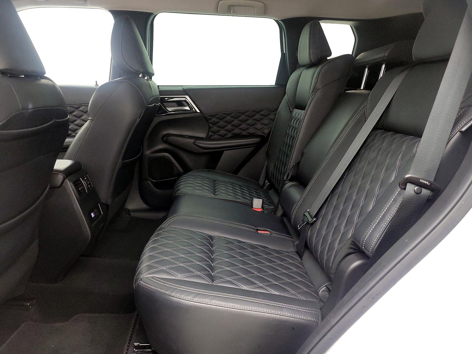 Thumbnail: 2022 Mitsubishi Outlander - 20