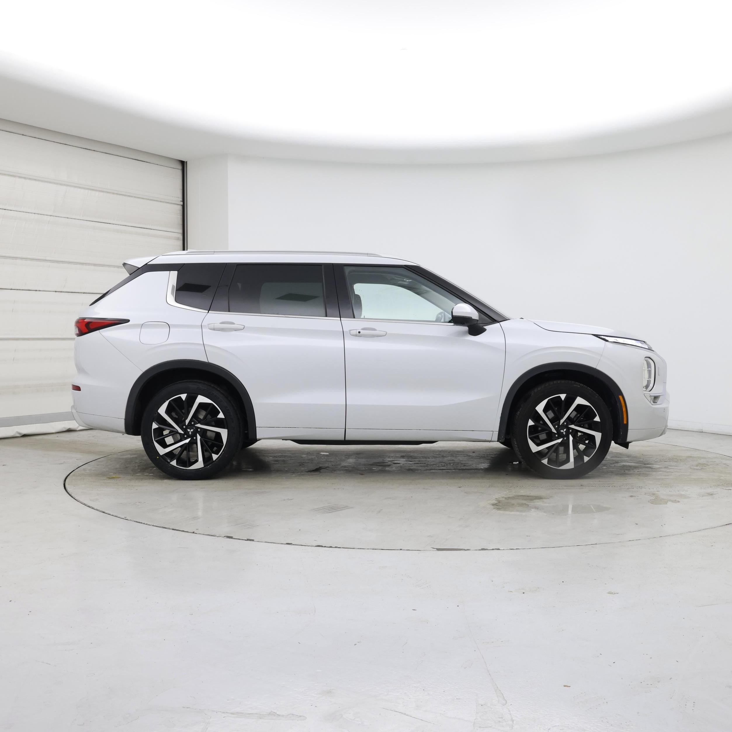 Thumbnail: 2022 Mitsubishi Outlander - 7