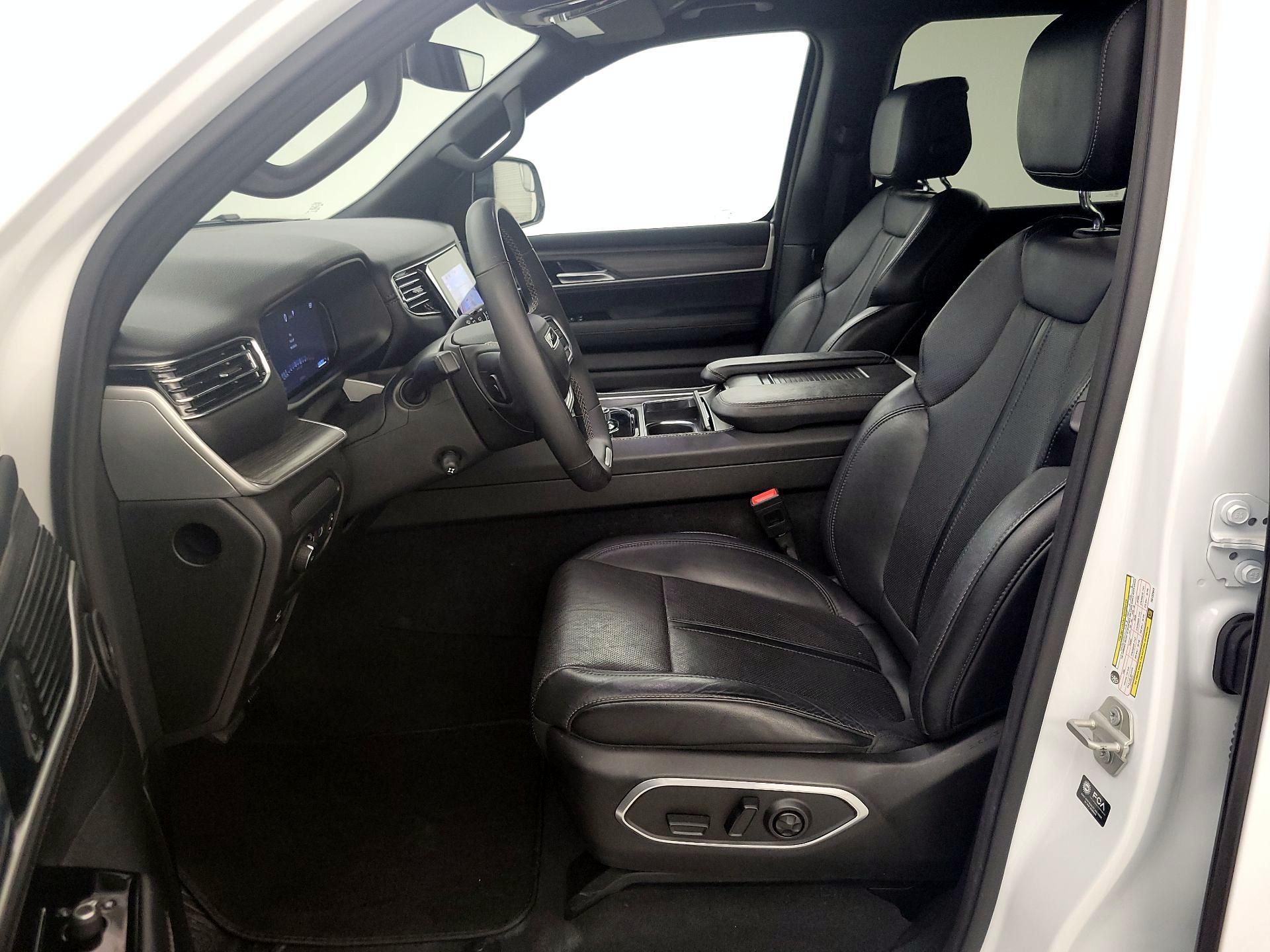 Thumbnail: 2024 Jeep Wagoneer - 11