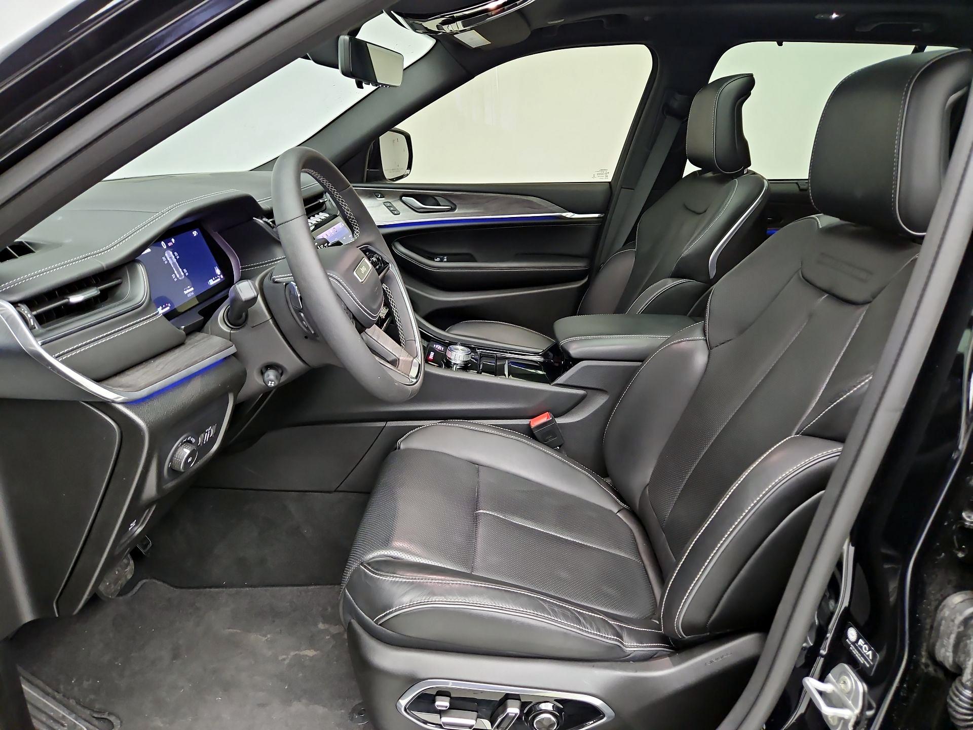 Thumbnail: 2023 Jeep Grand Cherokee - 11