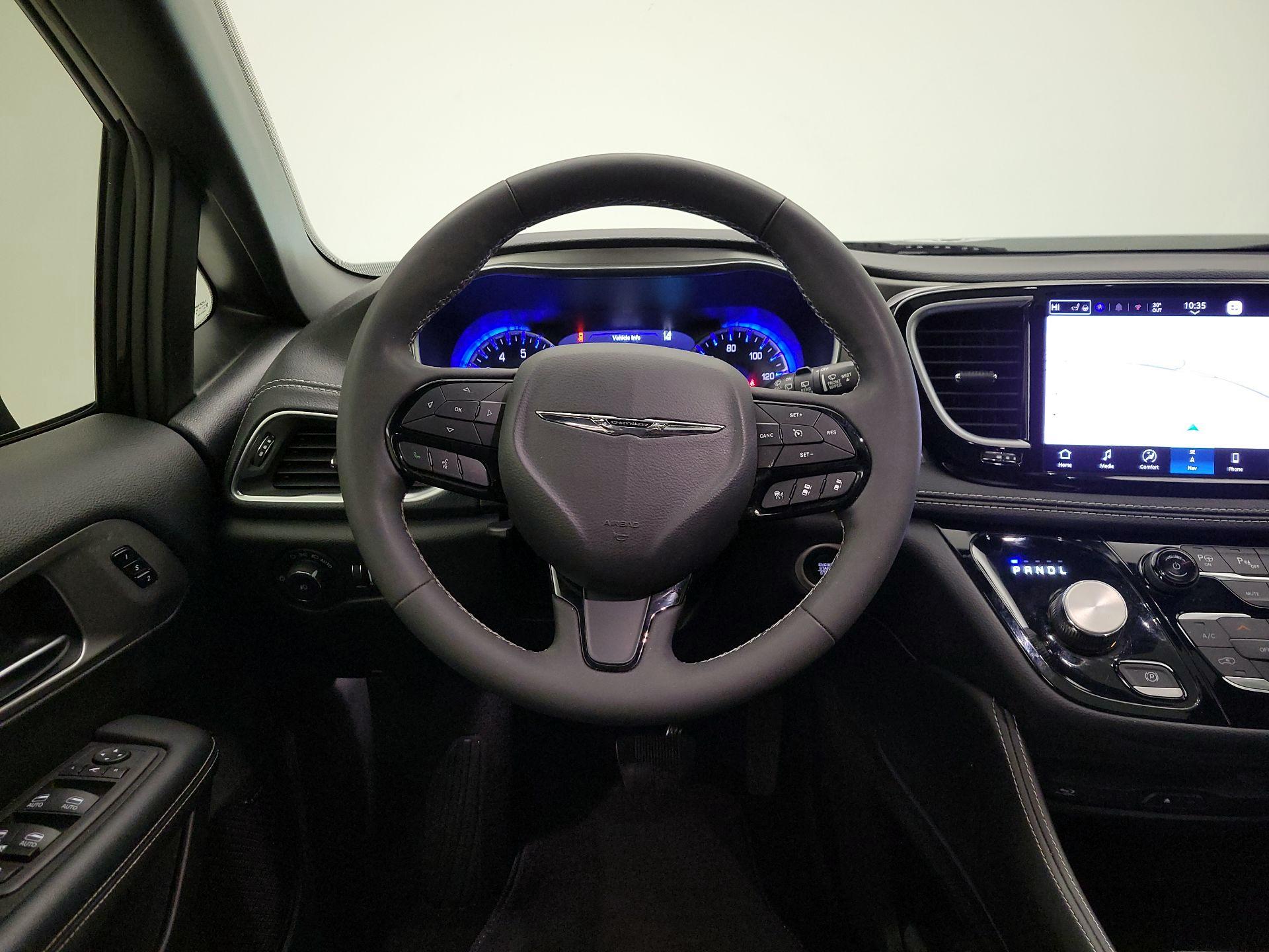 Thumbnail: 2023 Chrysler Pacifica - 10