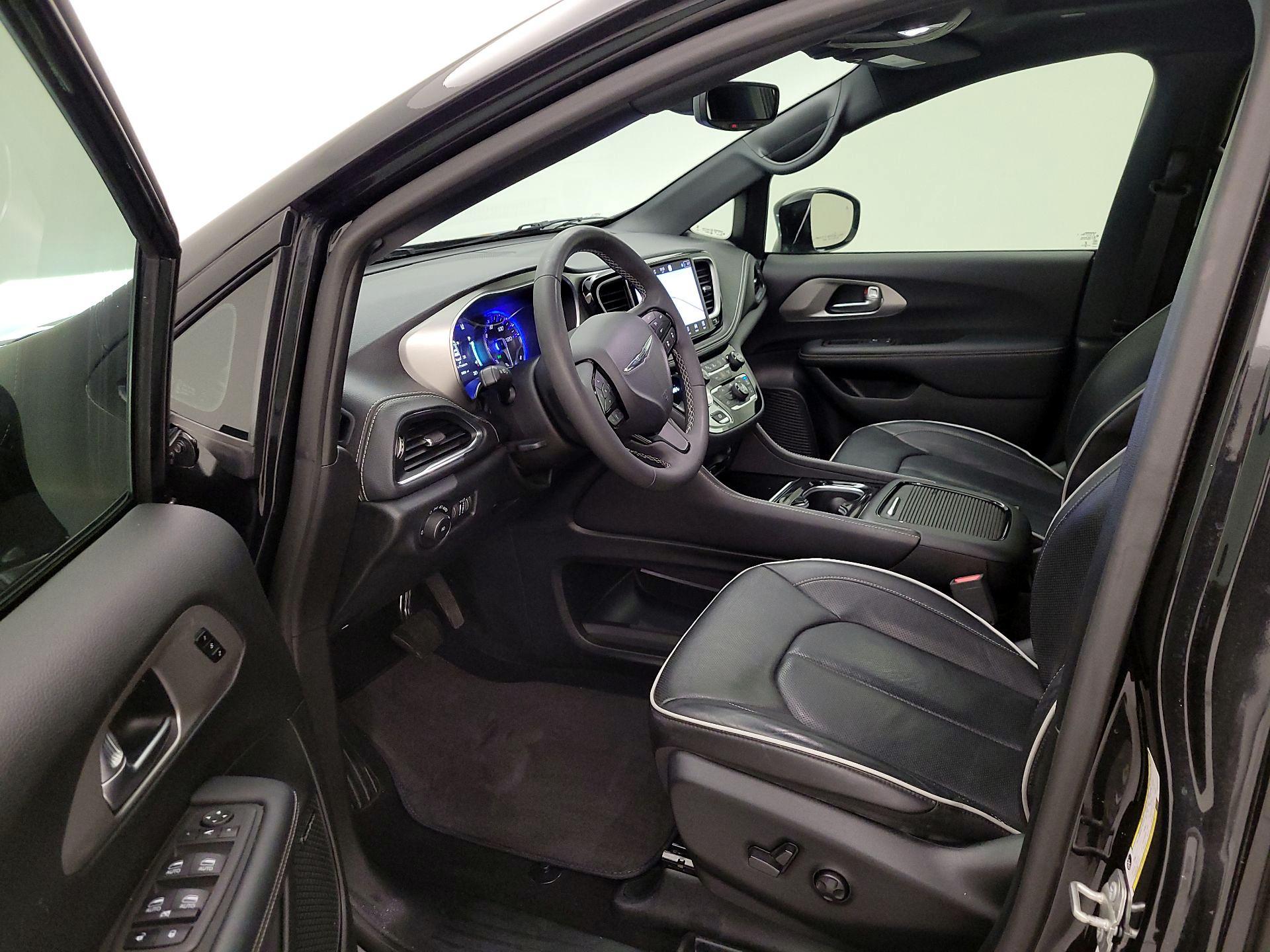 Thumbnail: 2023 Chrysler Pacifica - 11