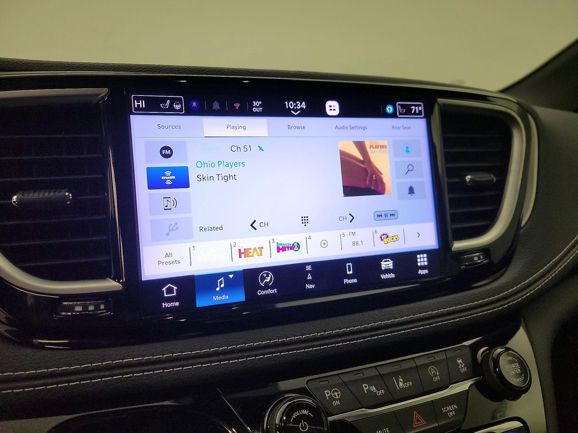 Thumbnail: 2023 Chrysler Pacifica - 16