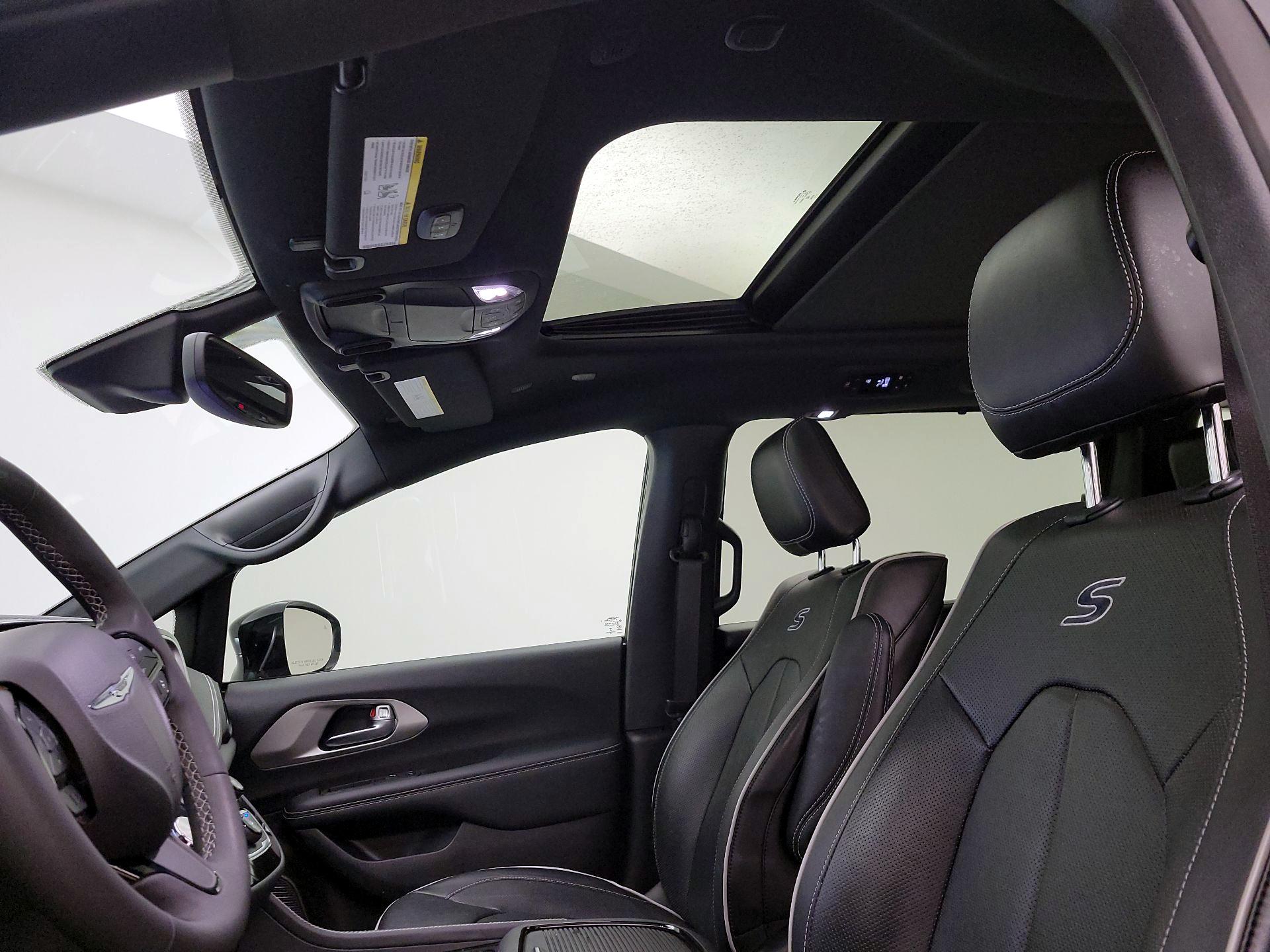 Thumbnail: 2023 Chrysler Pacifica - 20