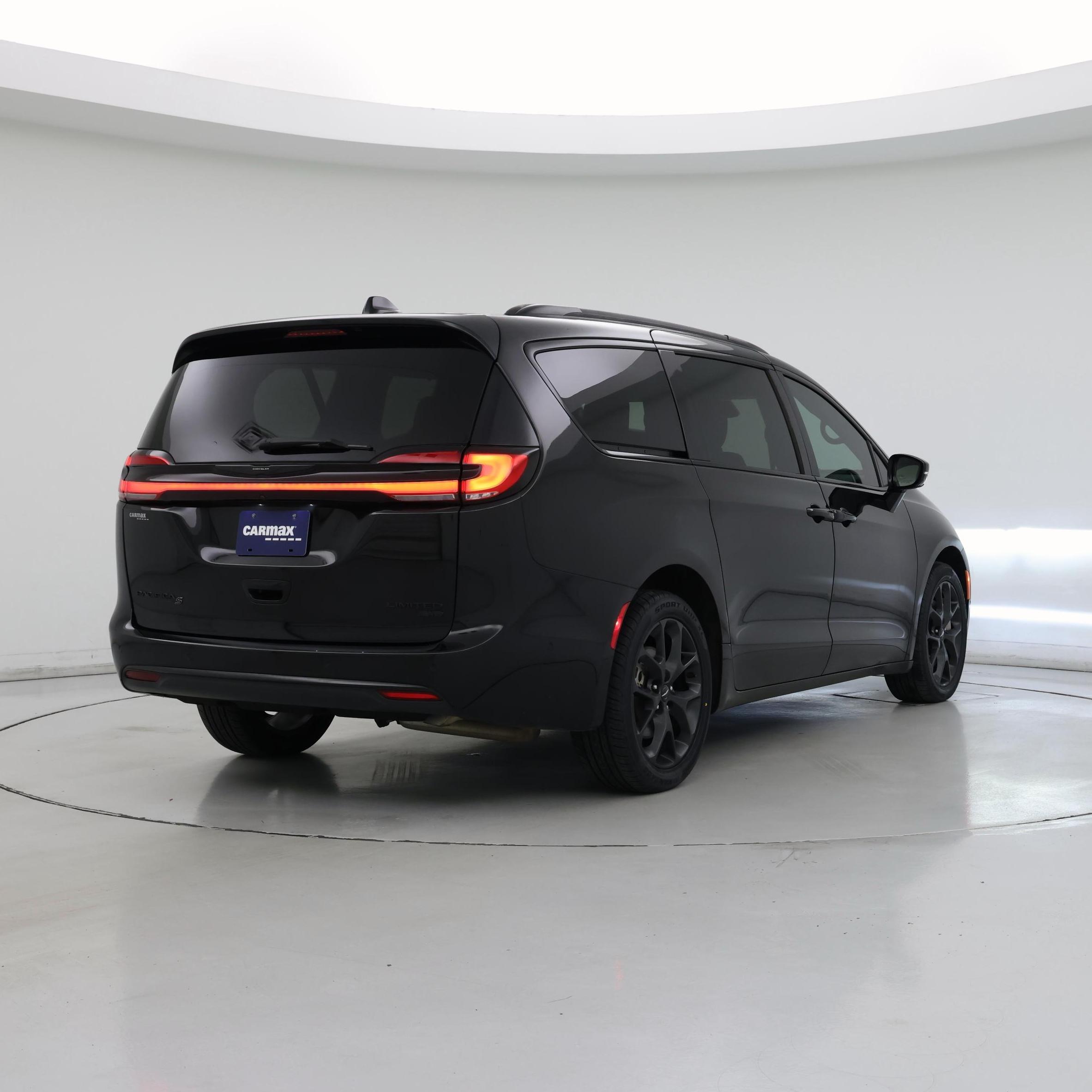 Thumbnail: 2023 Chrysler Pacifica - 8