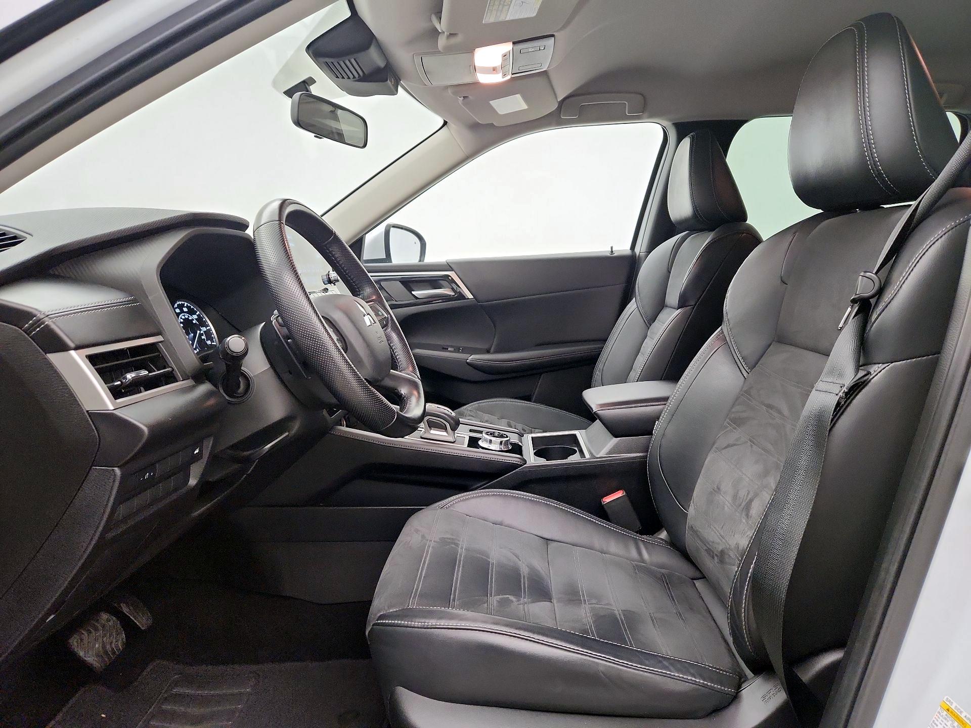 Thumbnail: 2022 Mitsubishi Outlander - 11