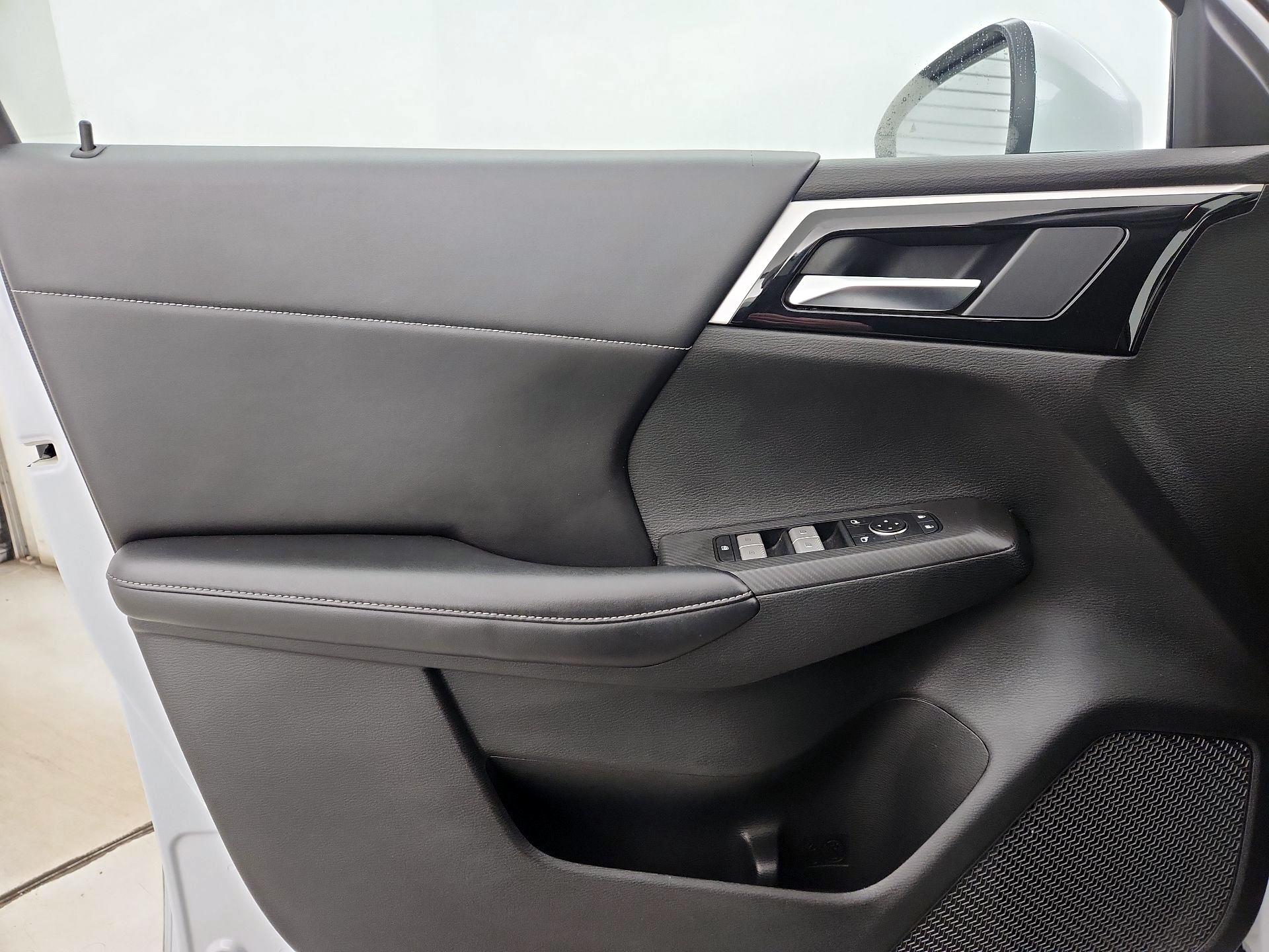 Thumbnail: 2022 Mitsubishi Outlander - 12