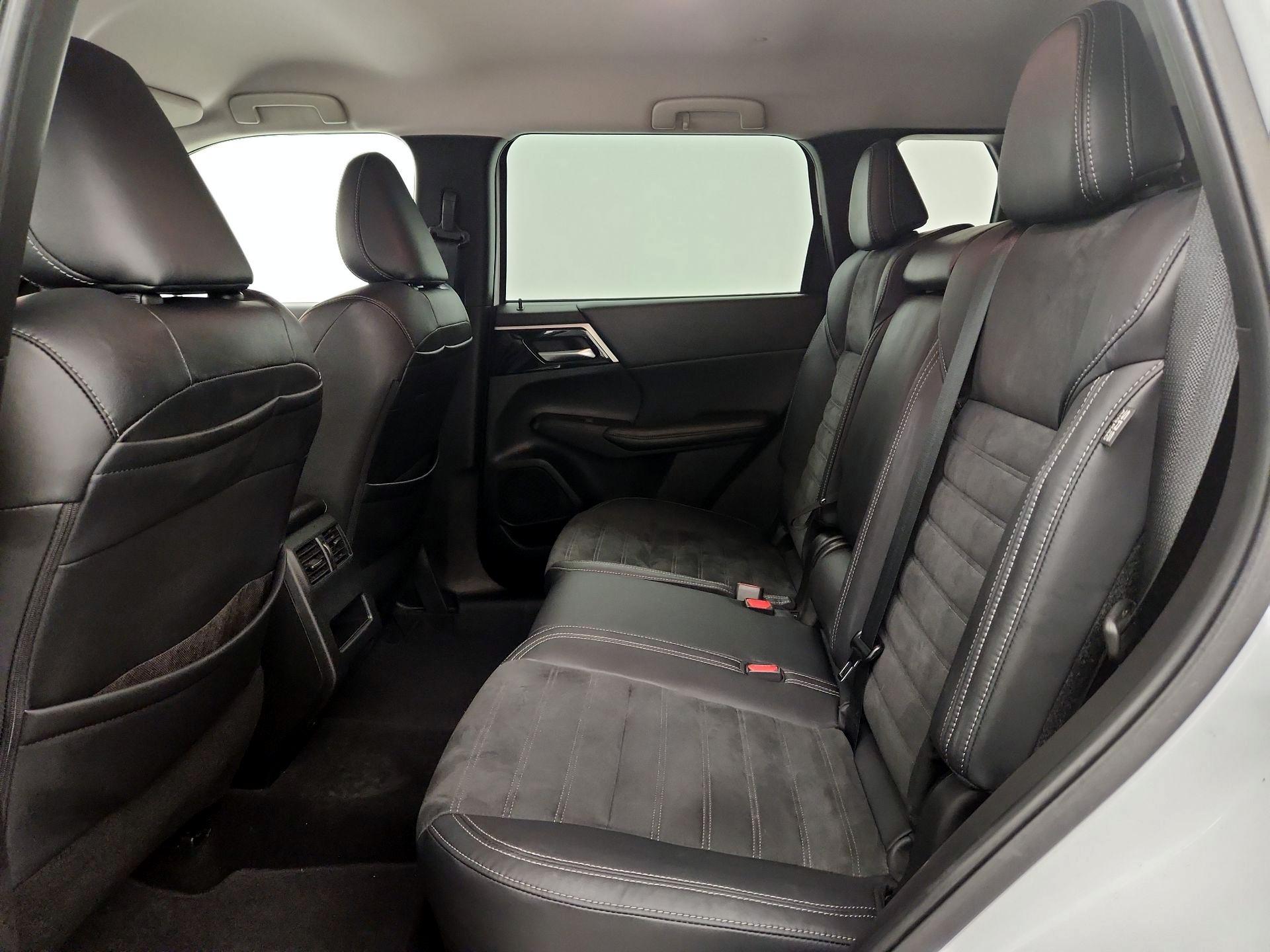 Thumbnail: 2022 Mitsubishi Outlander - 20