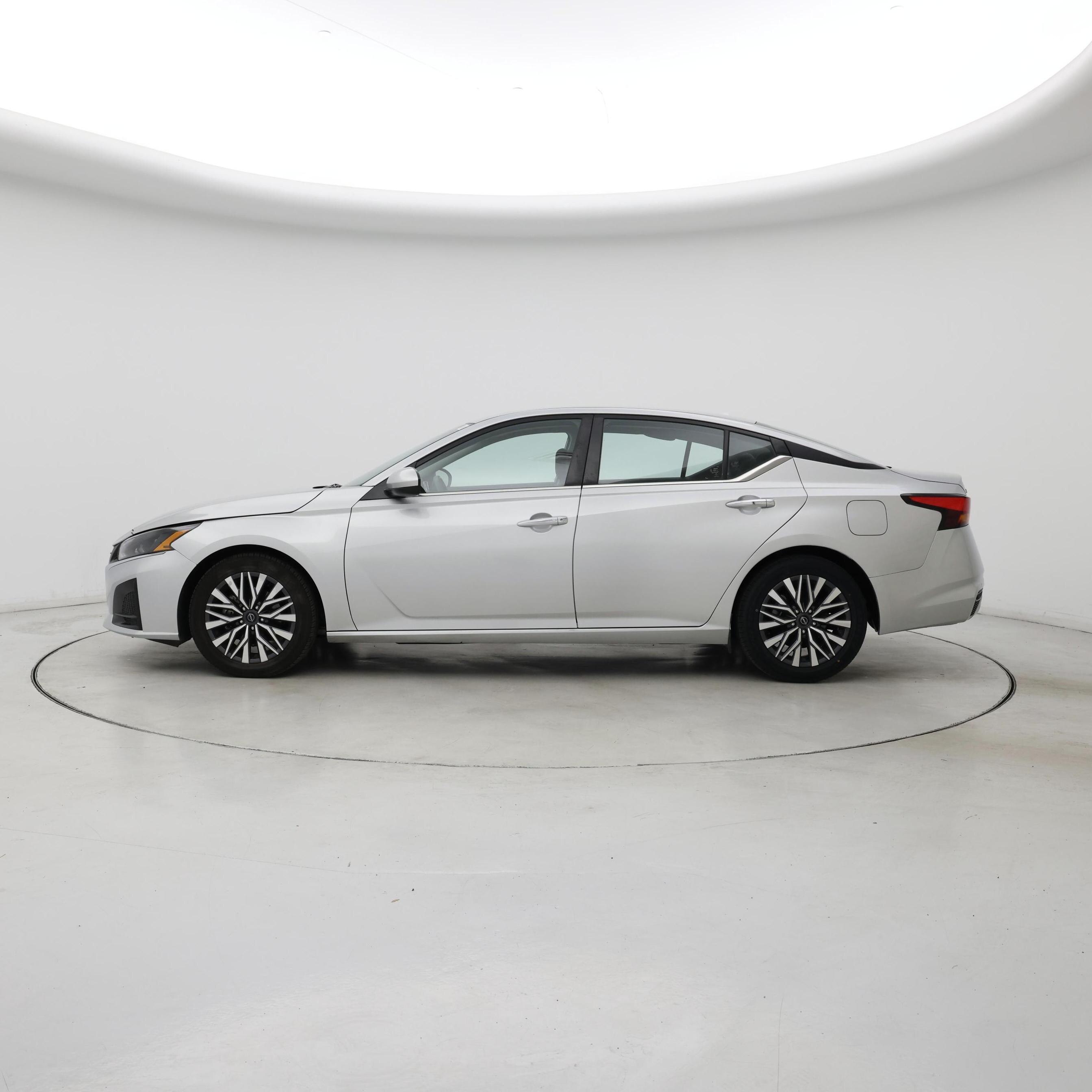 Thumbnail: 2023 Nissan Altima - 3