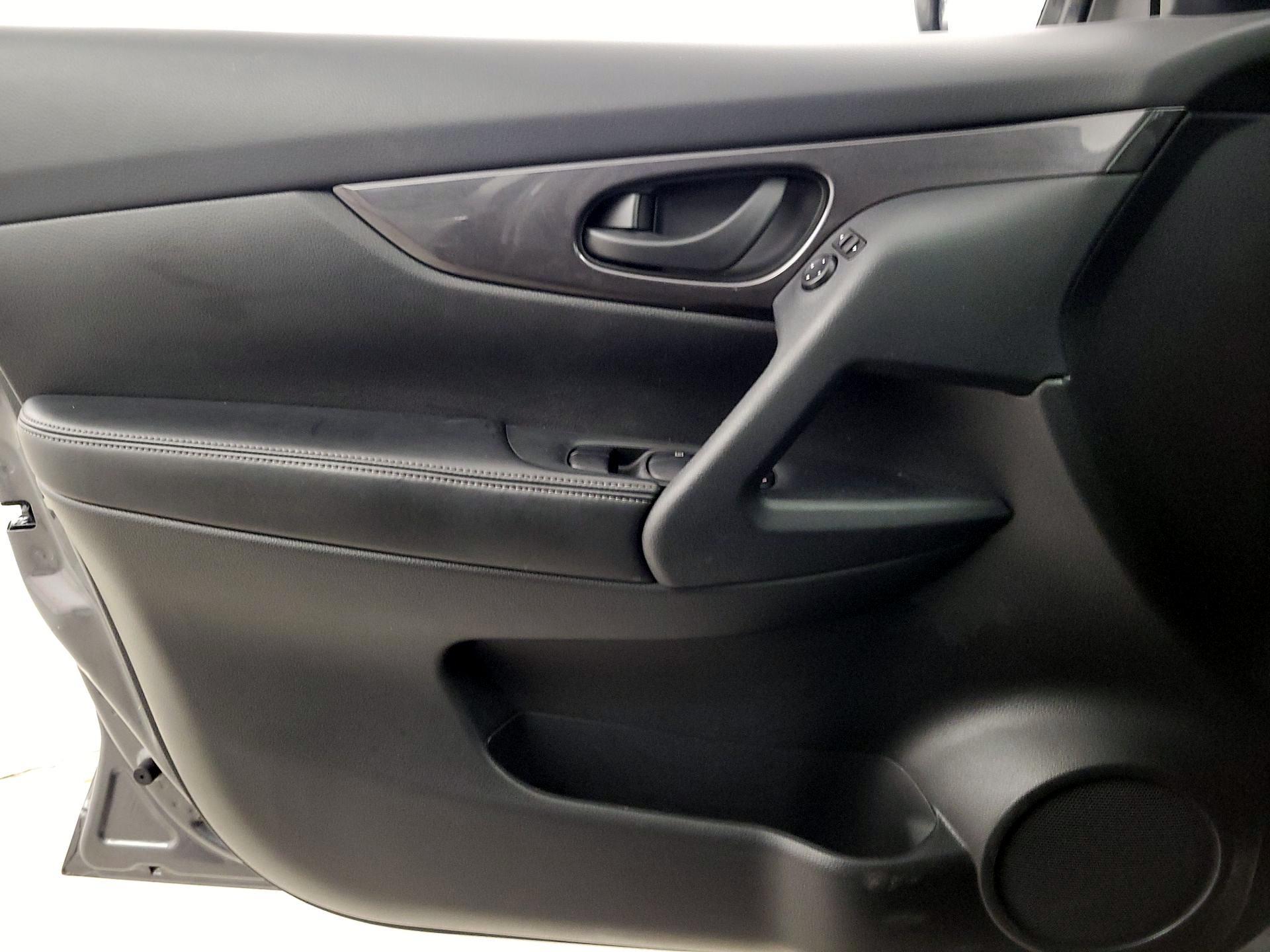 Thumbnail: 2020 Nissan Rogue - 12