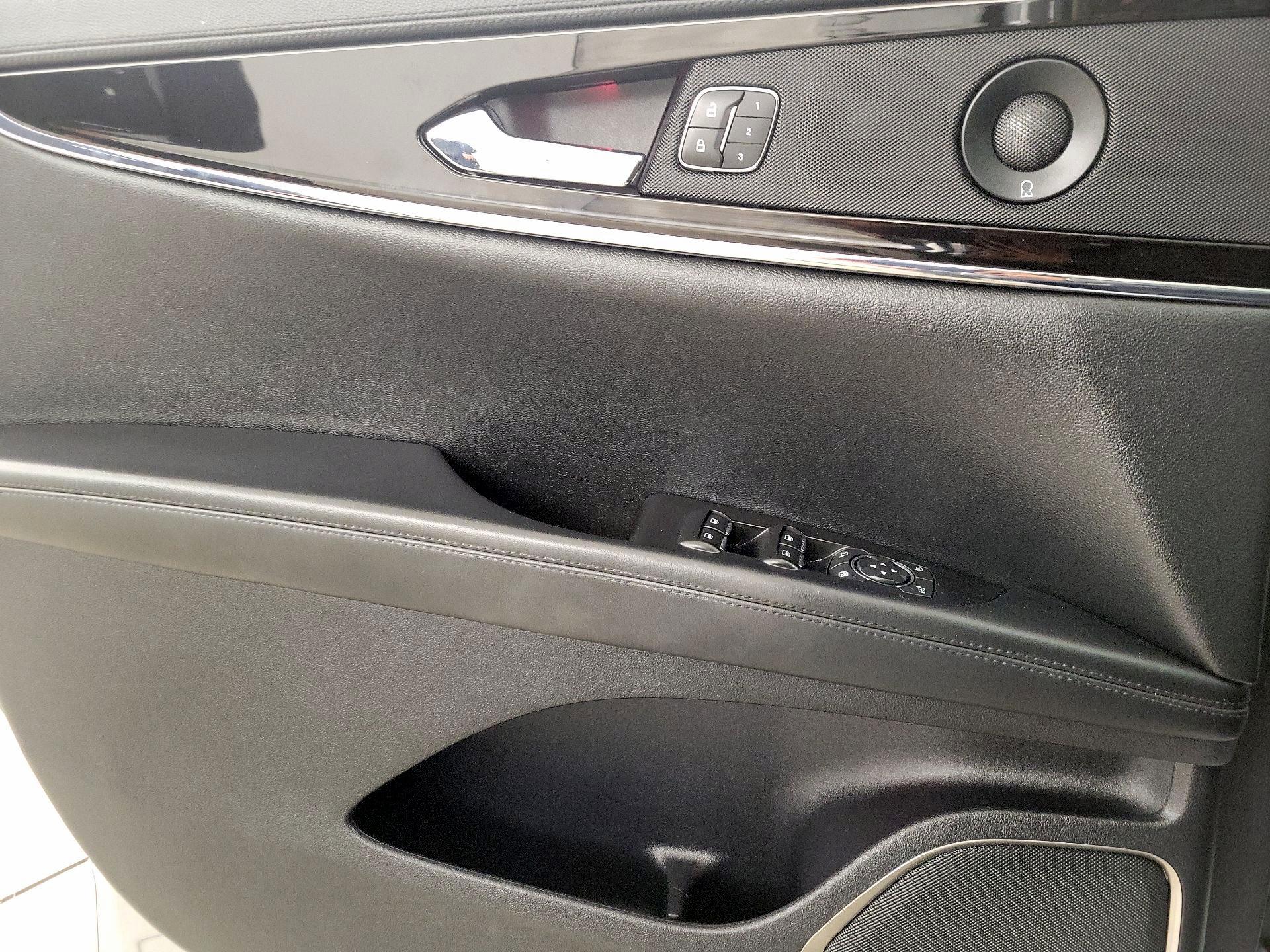 Thumbnail: 2021 Lincoln Nautilus - 12