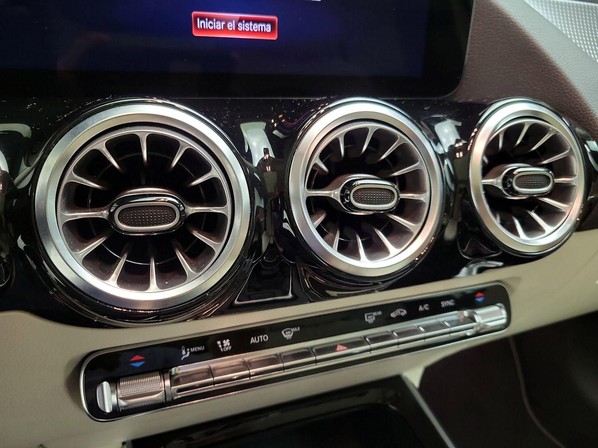 Thumbnail: 2022 Mercedes-Benz GLA - 17