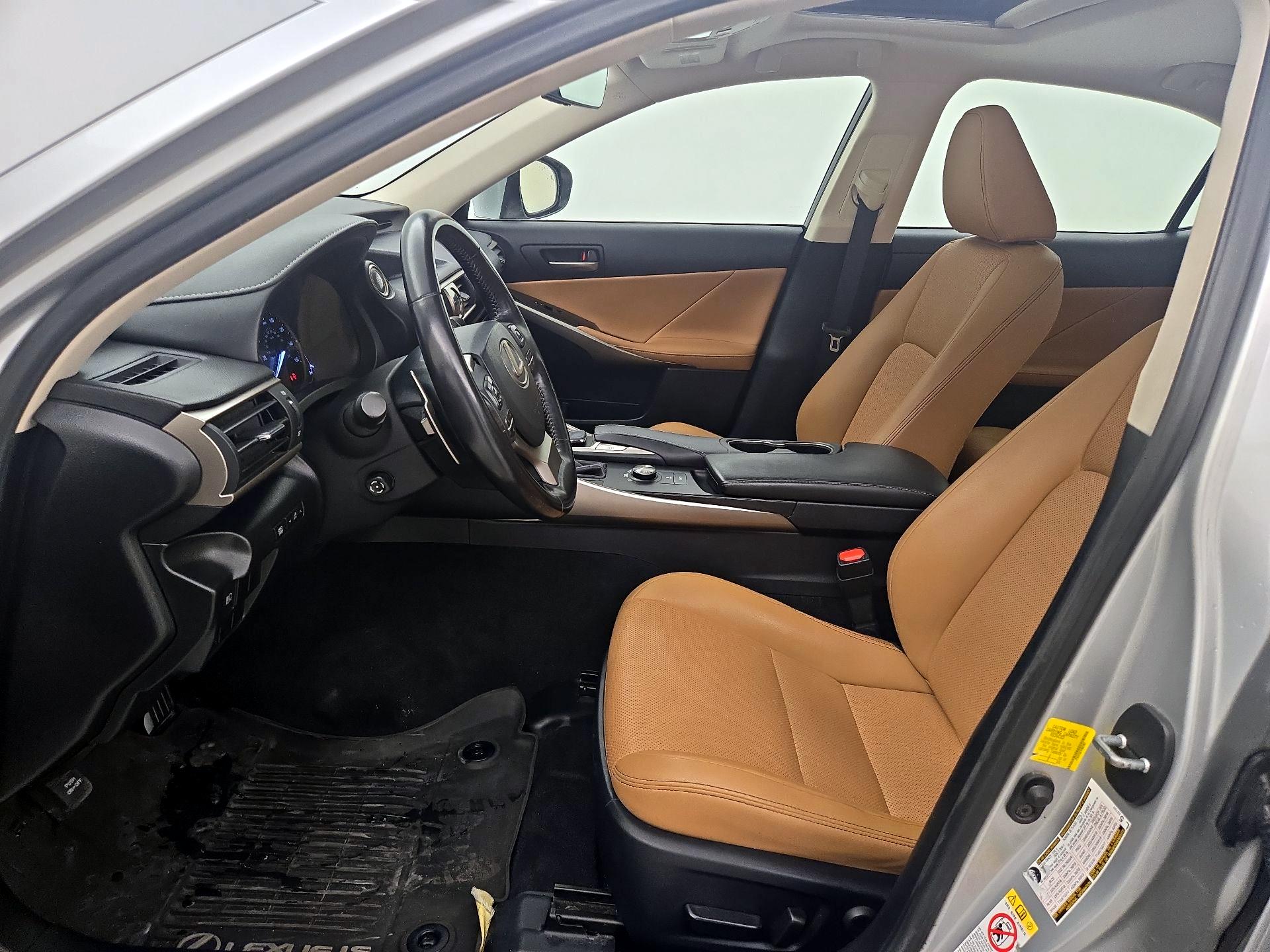 Thumbnail: 2019 Lexus IS - 11