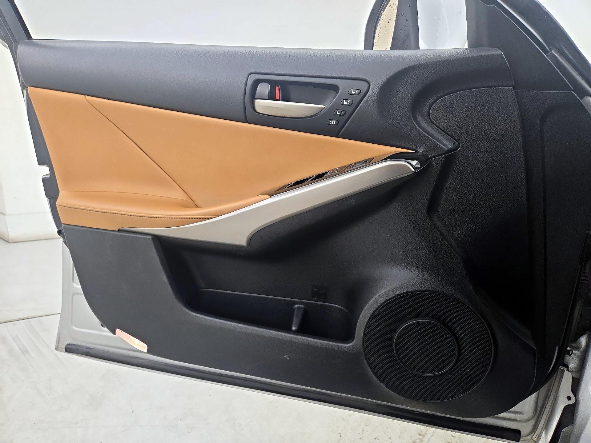 Thumbnail: 2019 Lexus IS - 12