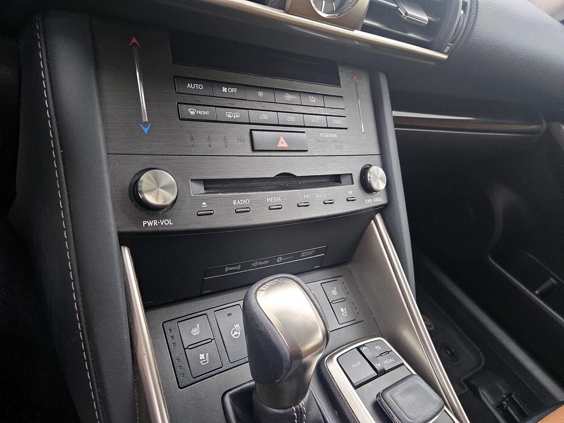 Thumbnail: 2019 Lexus IS - 17