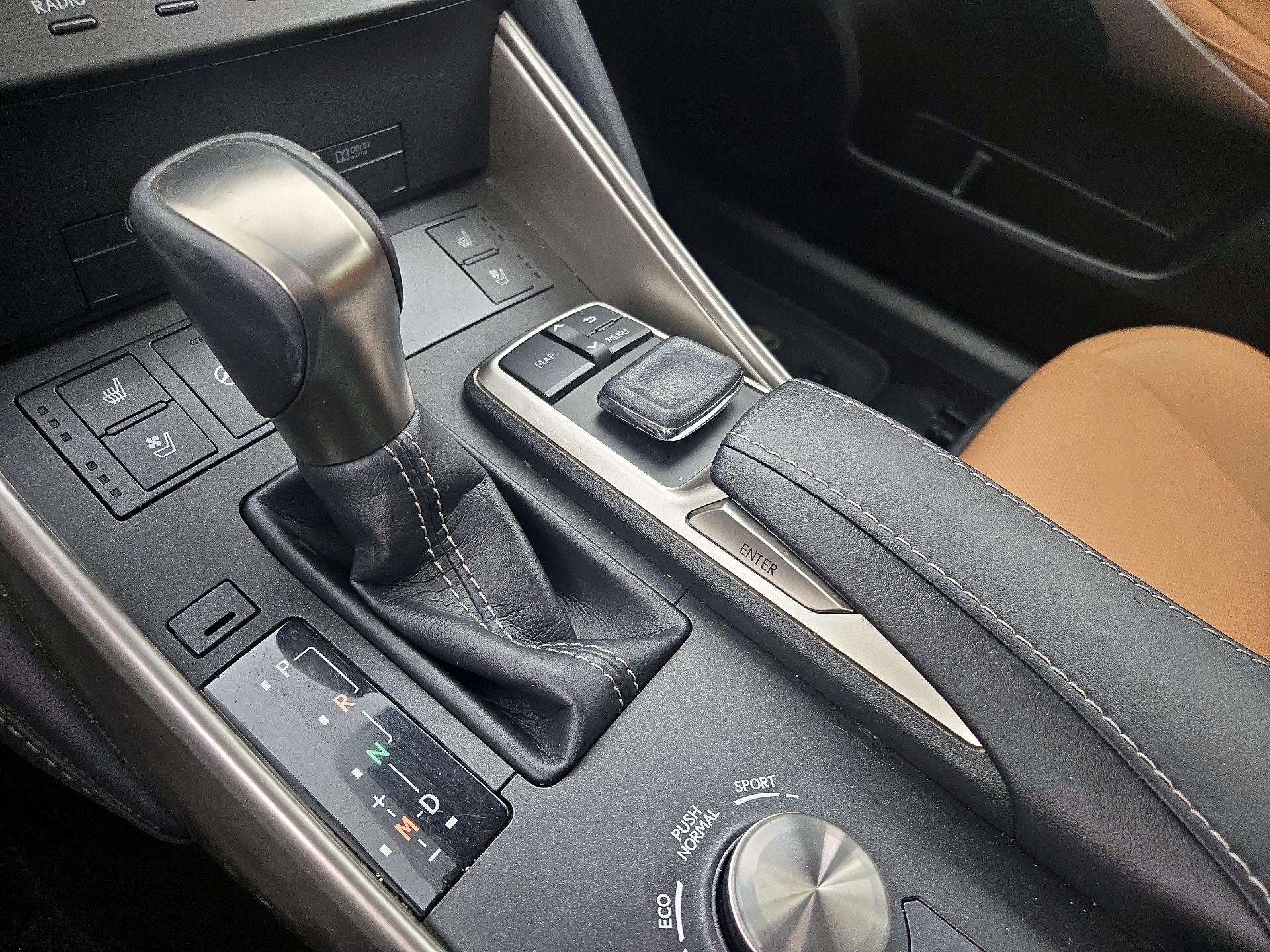 Thumbnail: 2019 Lexus IS - 18