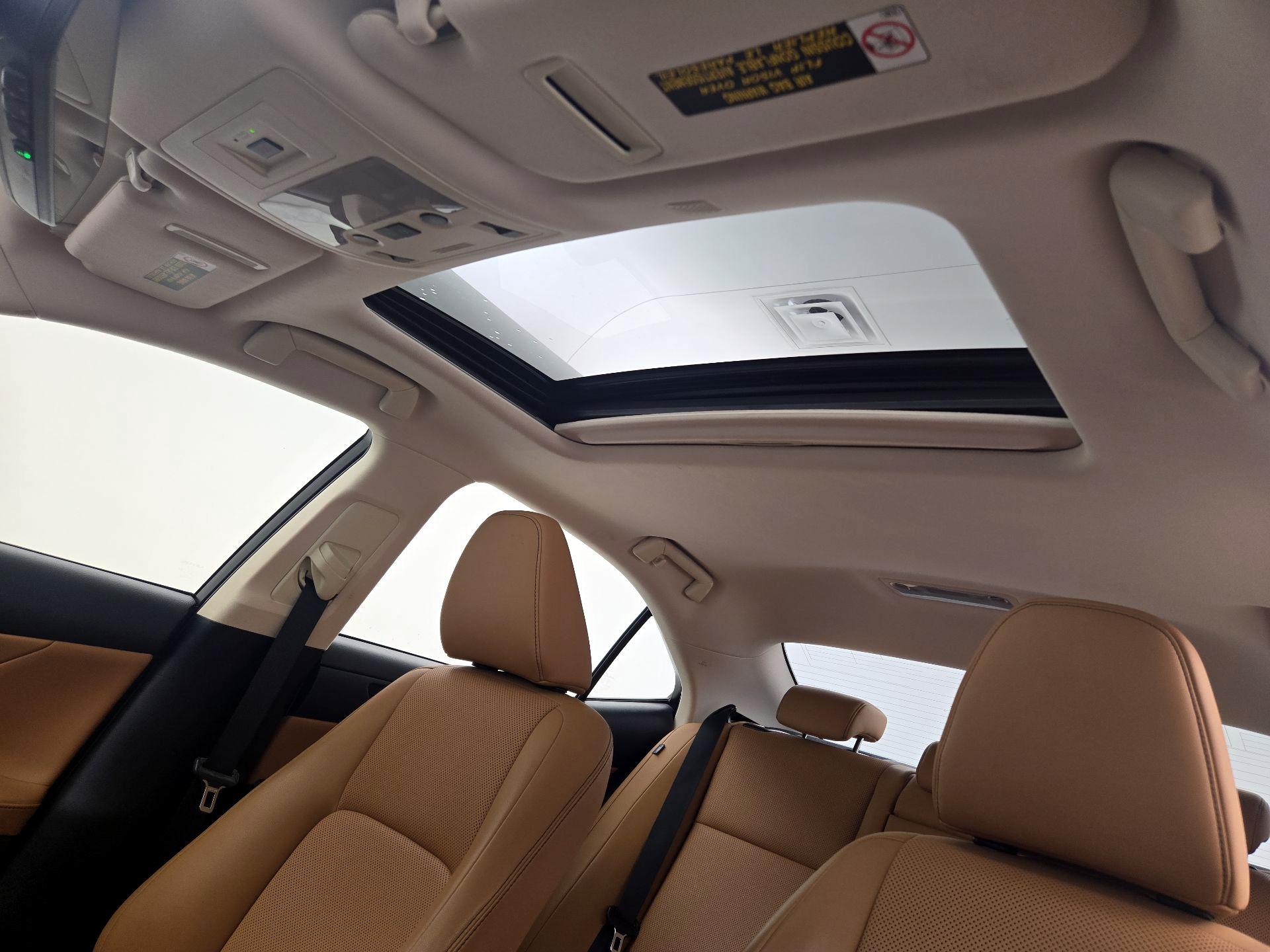 Thumbnail: 2019 Lexus IS - 20