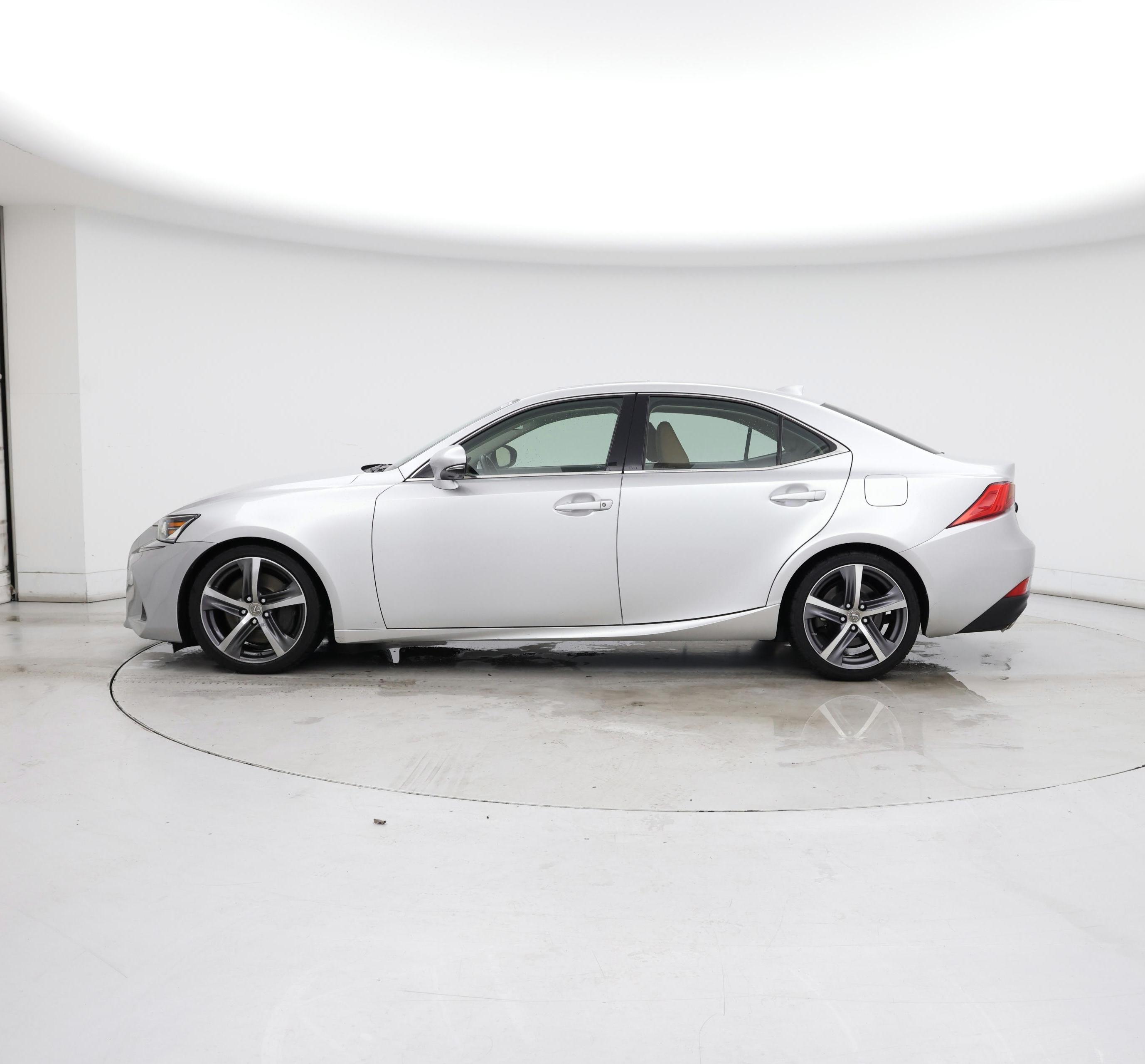 Thumbnail: 2019 Lexus IS - 3