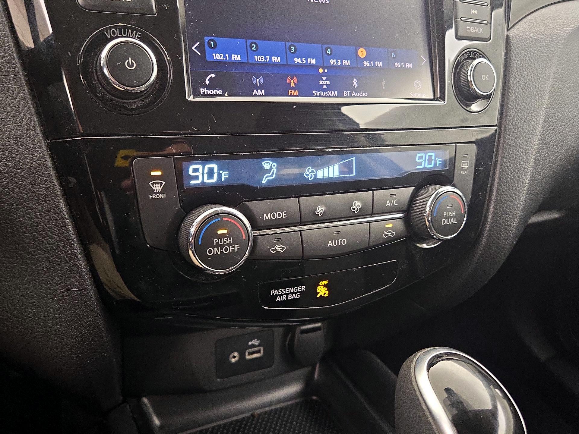 Thumbnail: 2019 Nissan Rogue Sport - 16