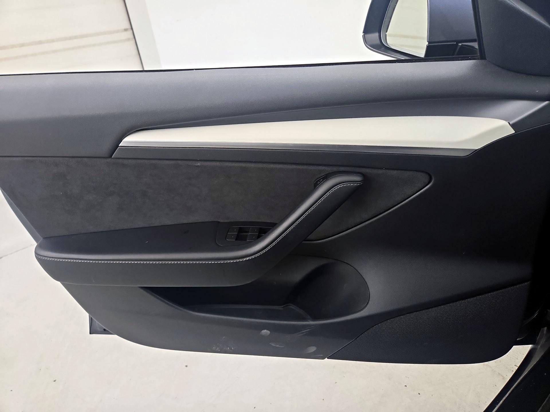 Thumbnail: 2022 Tesla Model 3 - 12