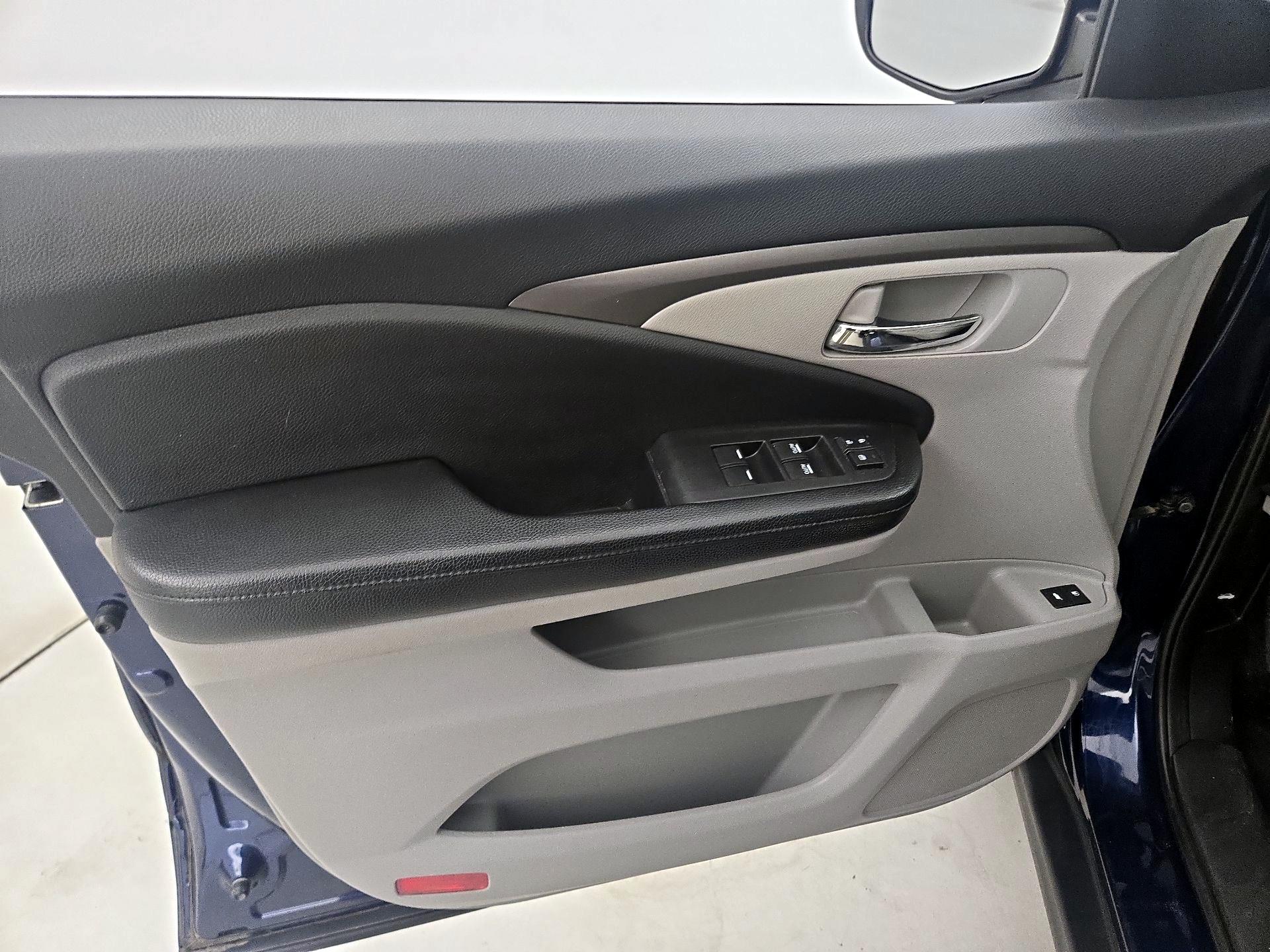 Thumbnail: 2018 Honda Pilot - 12