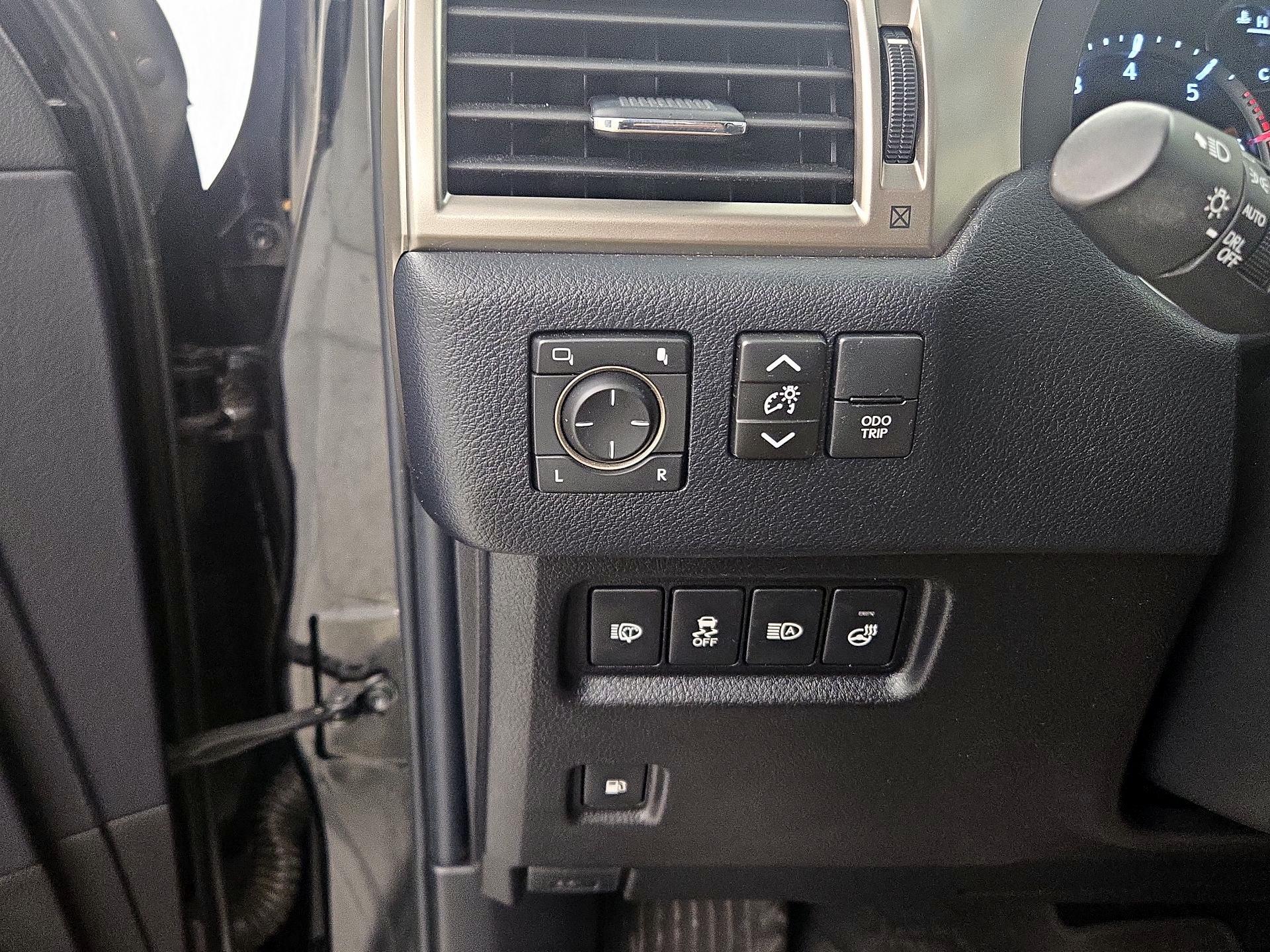 Thumbnail: 2021 Lexus GX - 13