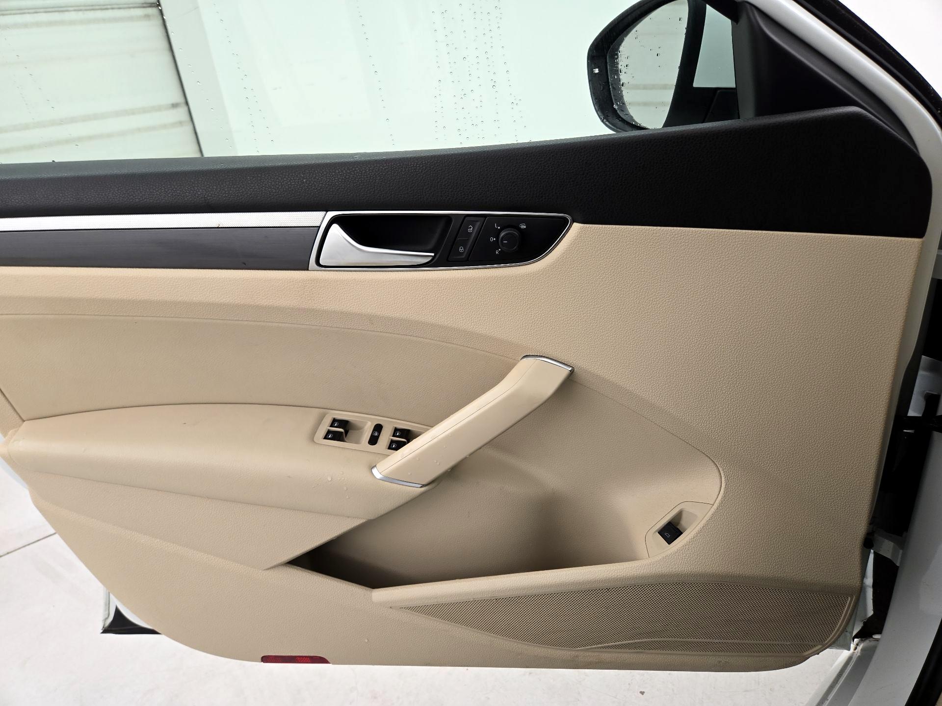 Thumbnail: 2018 Volkswagen Passat - 12