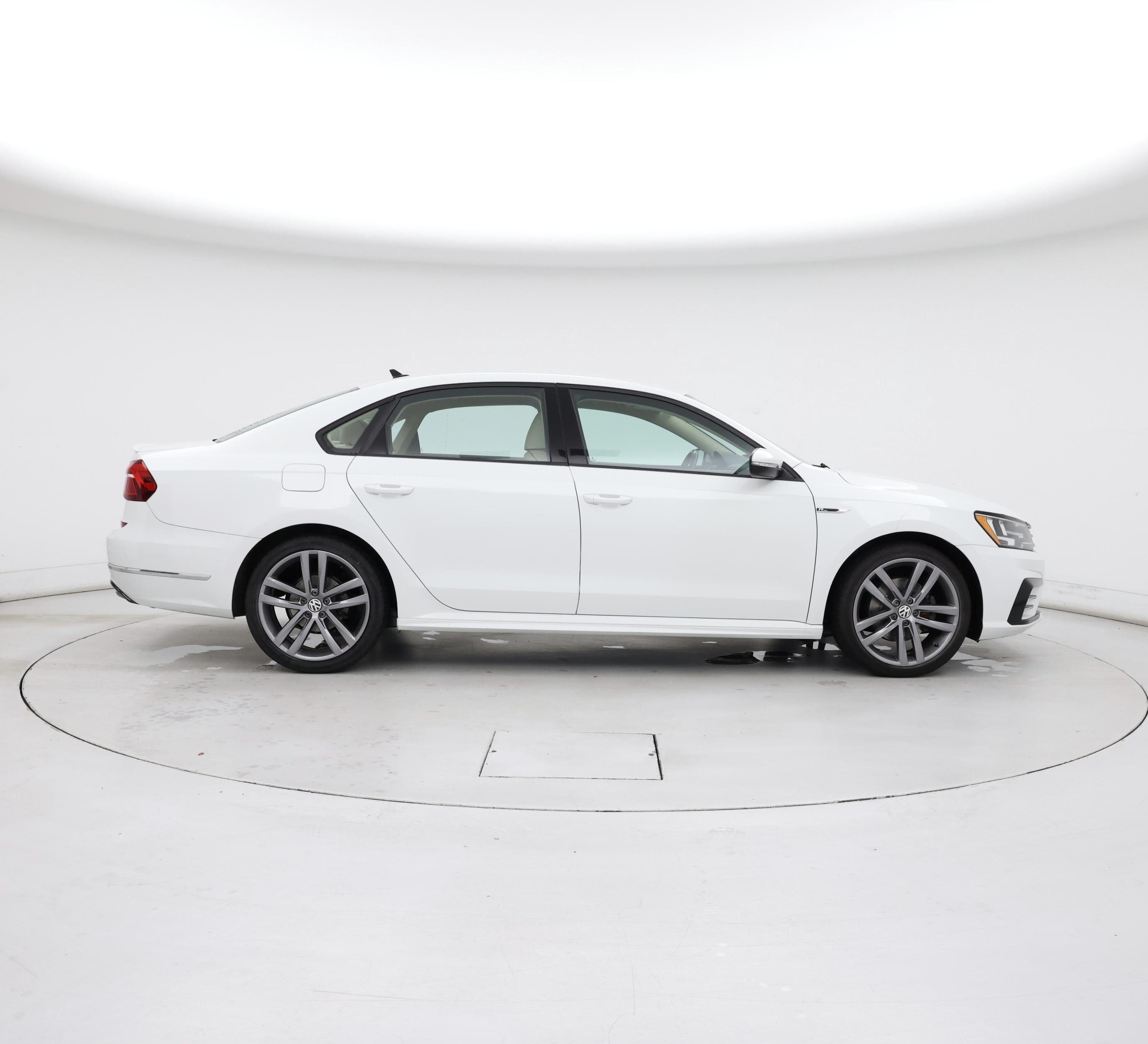 Thumbnail: 2018 Volkswagen Passat - 7