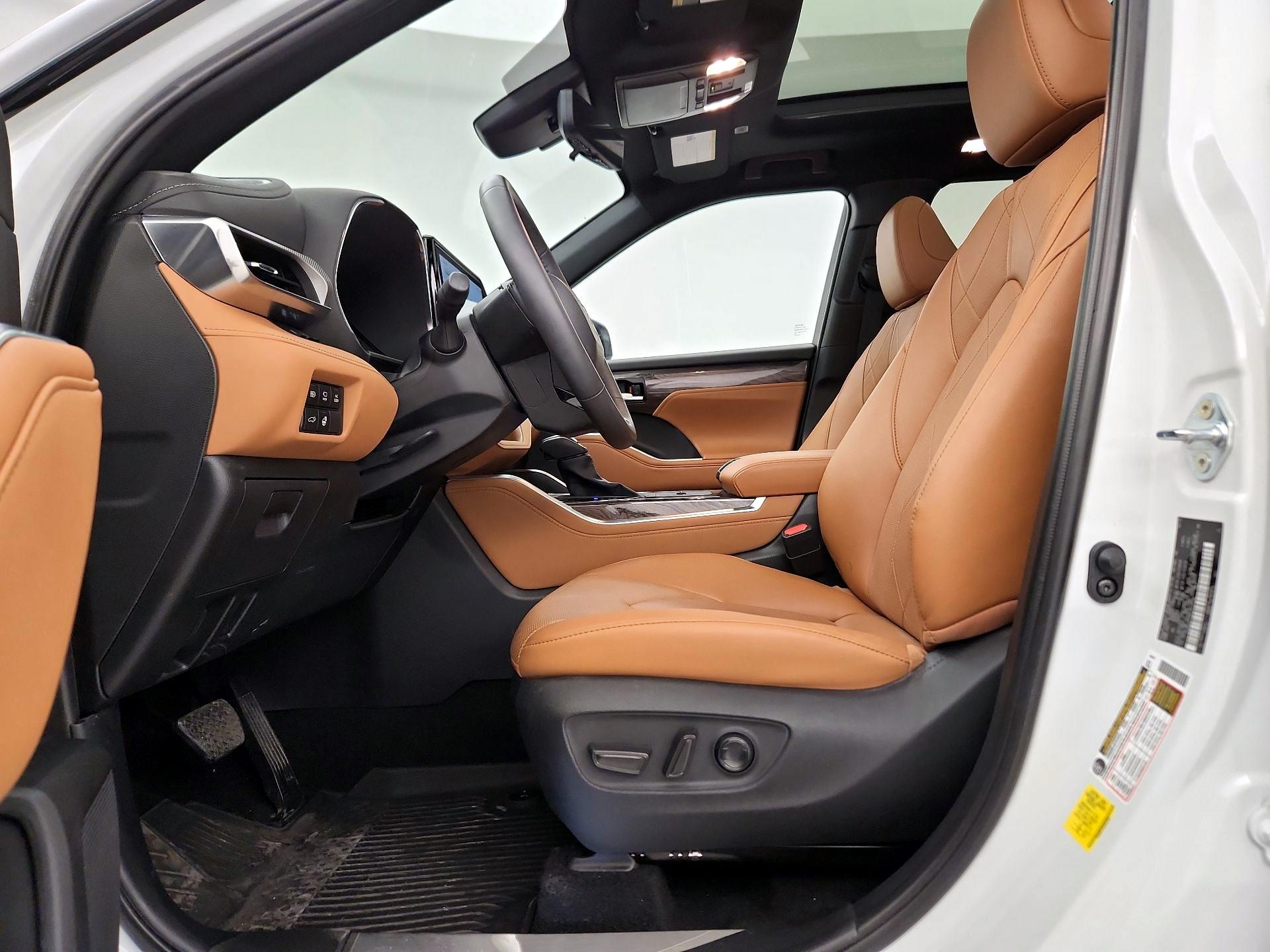 Thumbnail: 2024 Toyota Highlander - 11