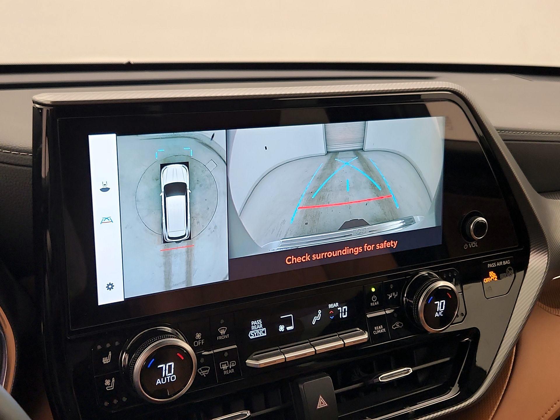 Thumbnail: 2024 Toyota Highlander - 14