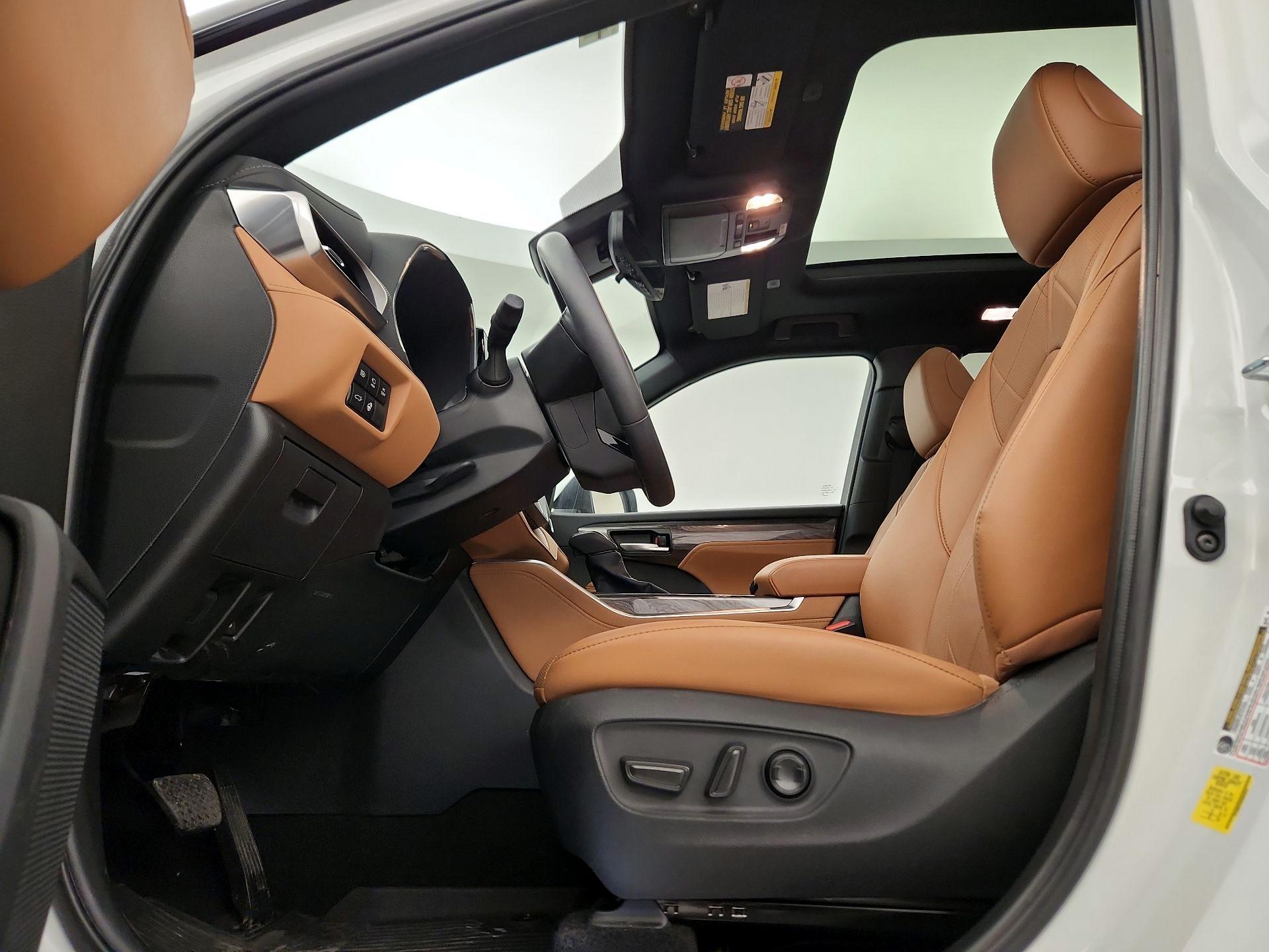 Thumbnail: 2024 Toyota Highlander - 19