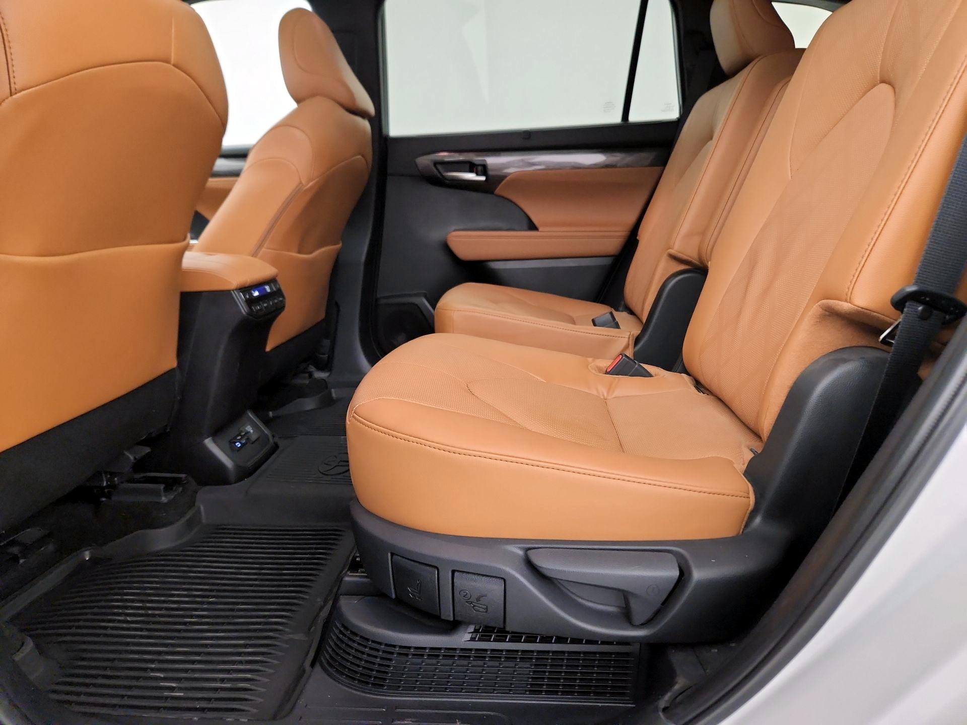 Thumbnail: 2024 Toyota Highlander - 20