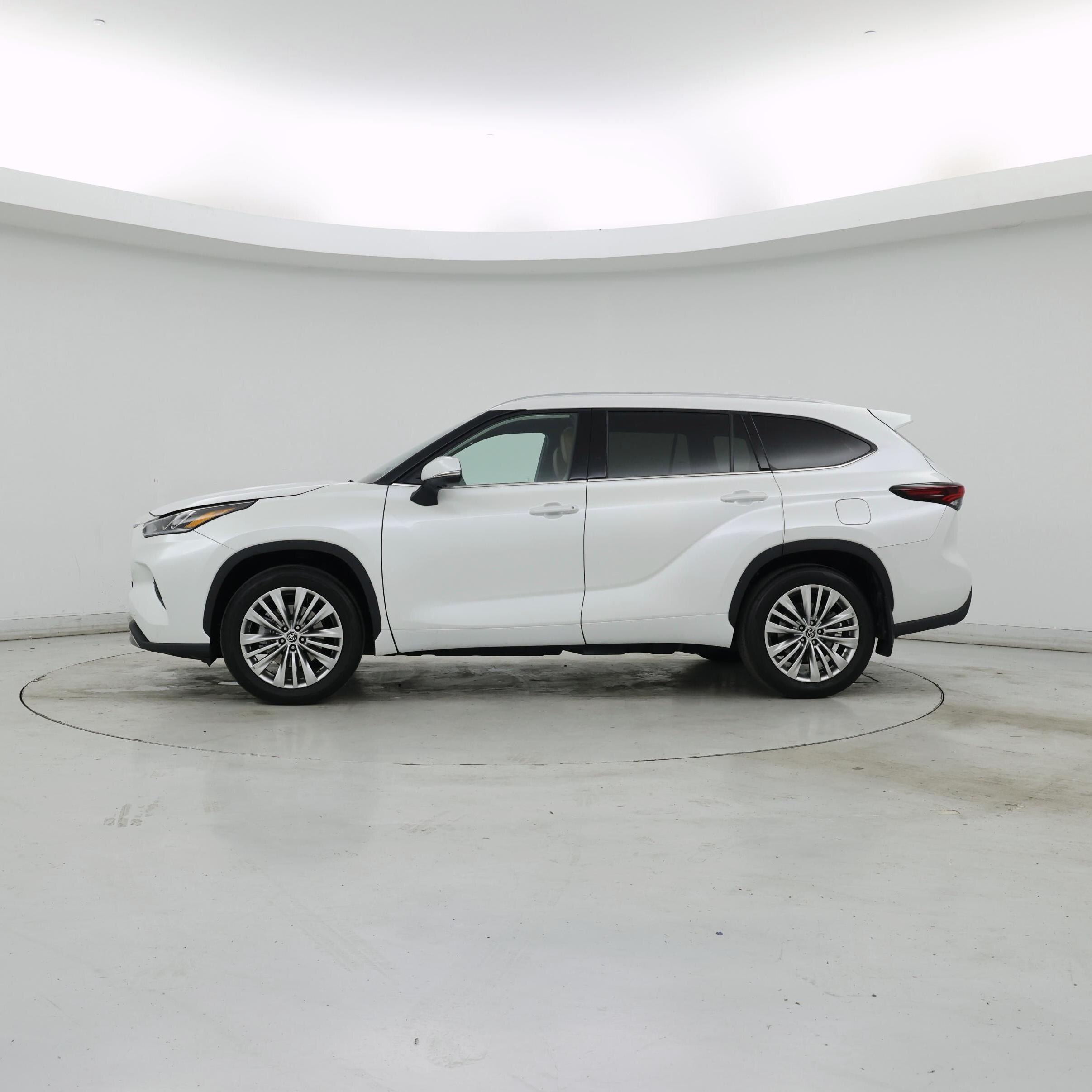 Thumbnail: 2024 Toyota Highlander - 3