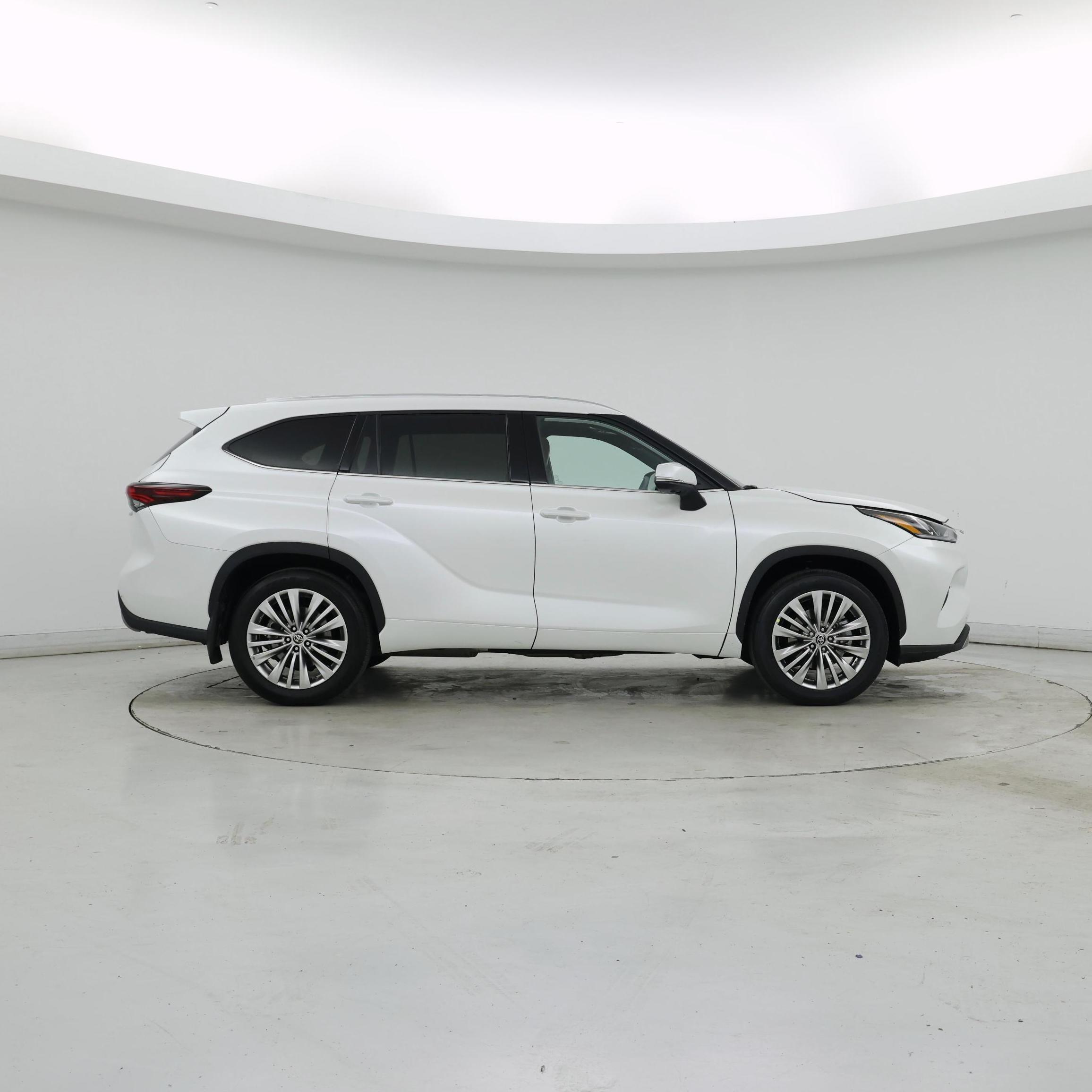 Thumbnail: 2024 Toyota Highlander - 7