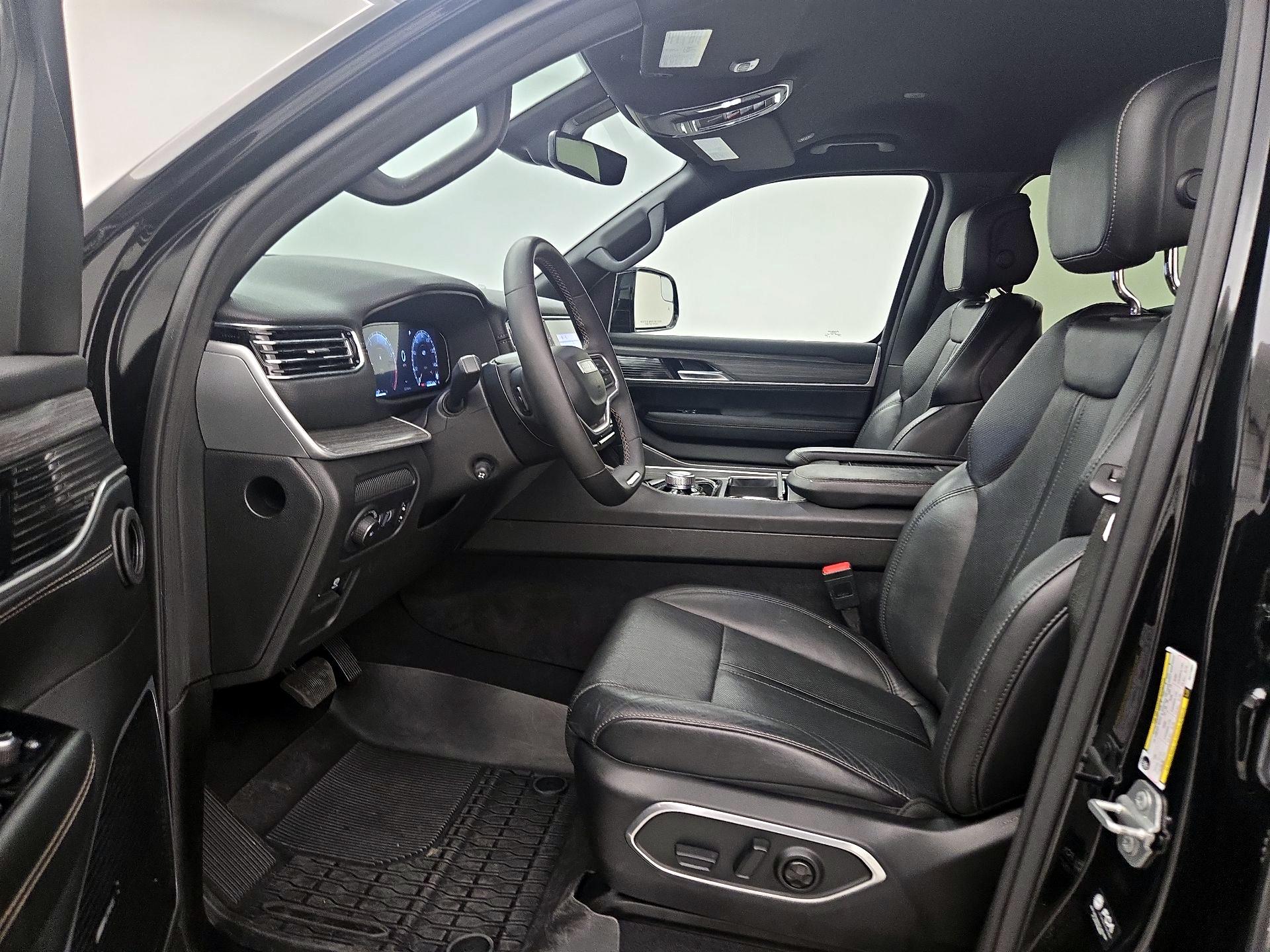 Thumbnail: 2024 Jeep Wagoneer - 11