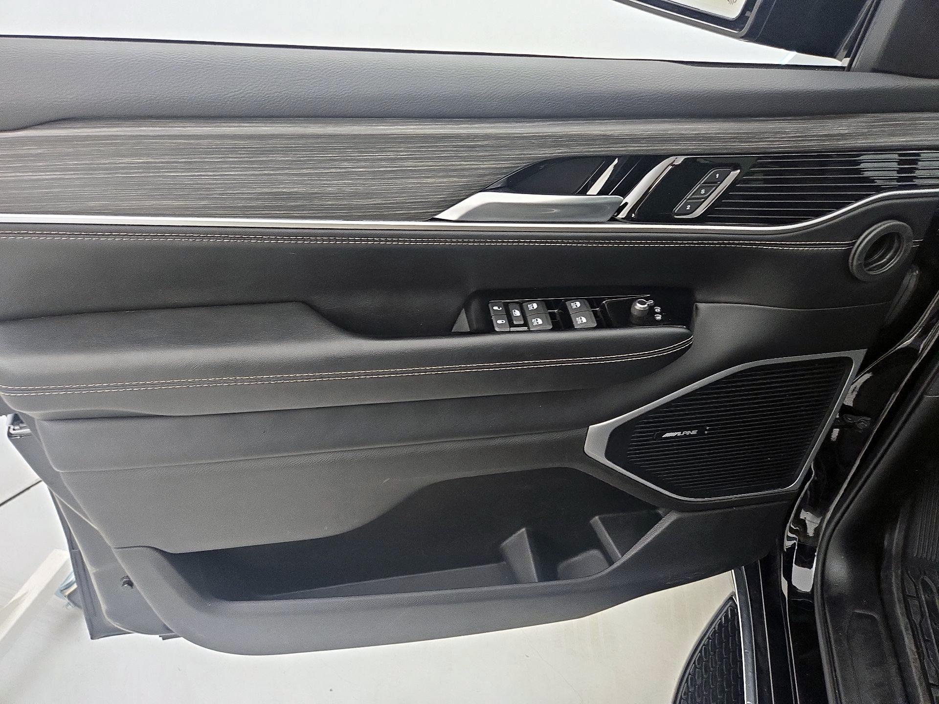 Thumbnail: 2024 Jeep Wagoneer - 12