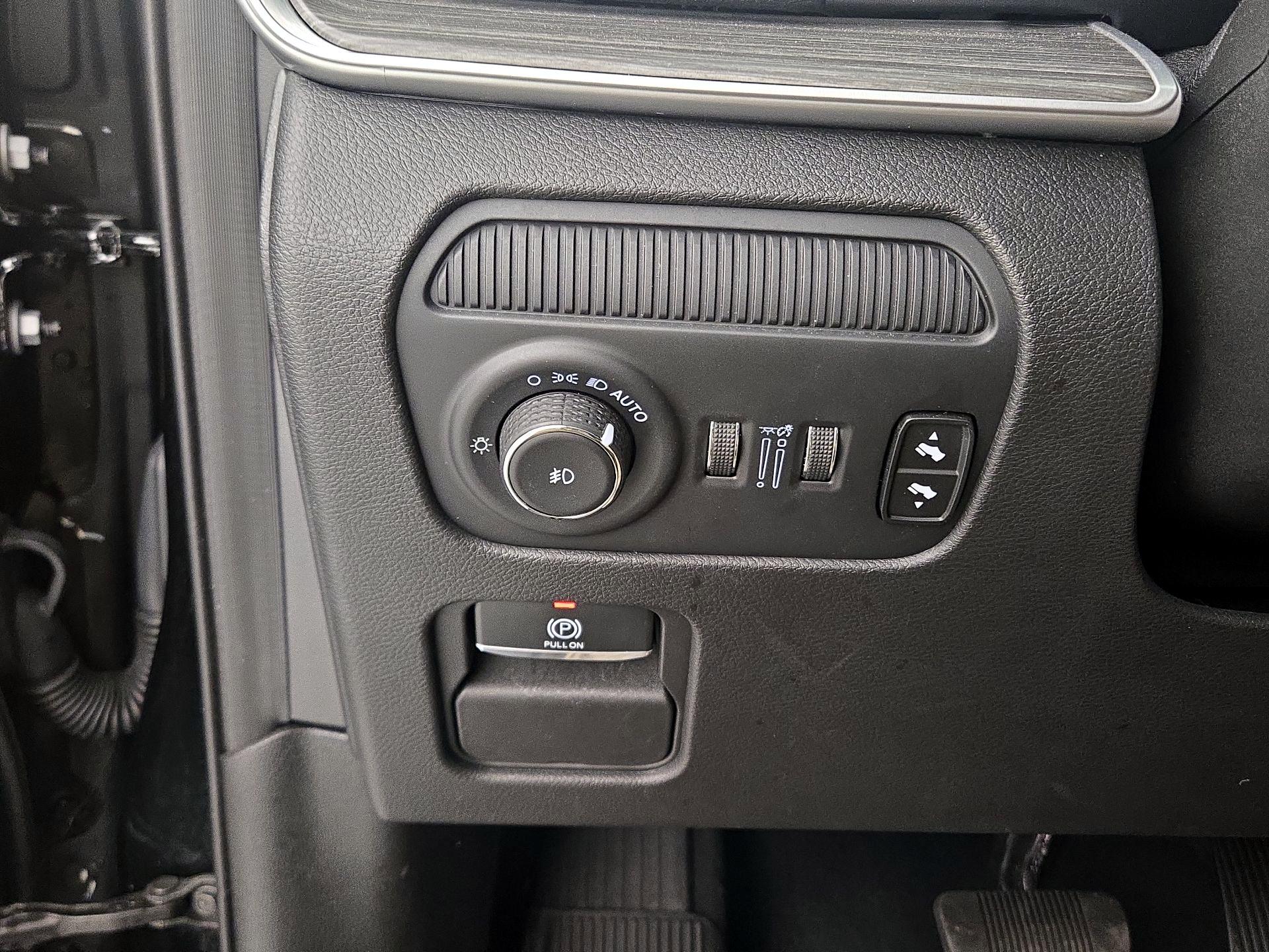 Thumbnail: 2024 Jeep Wagoneer - 13