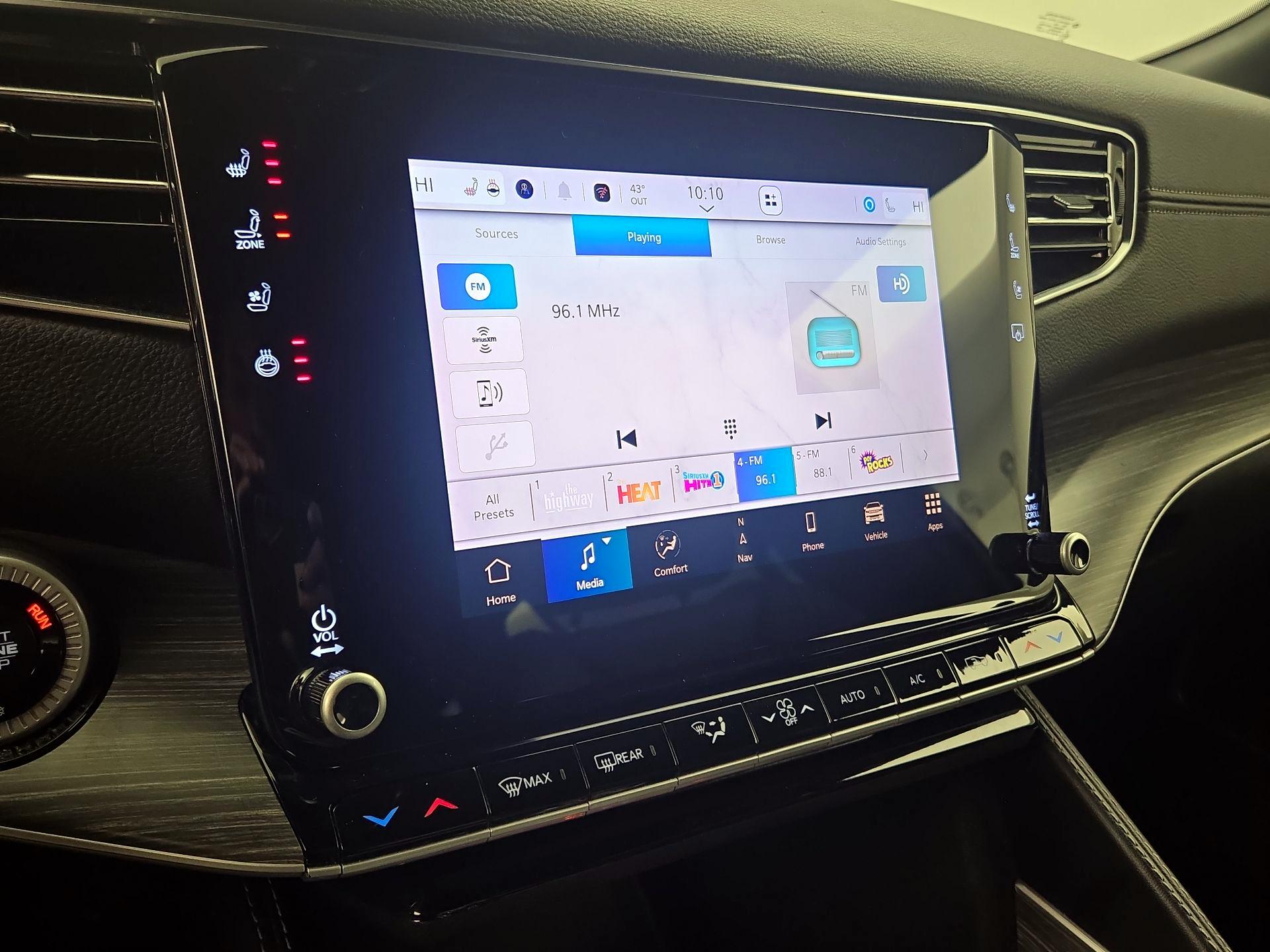 Thumbnail: 2024 Jeep Wagoneer - 16