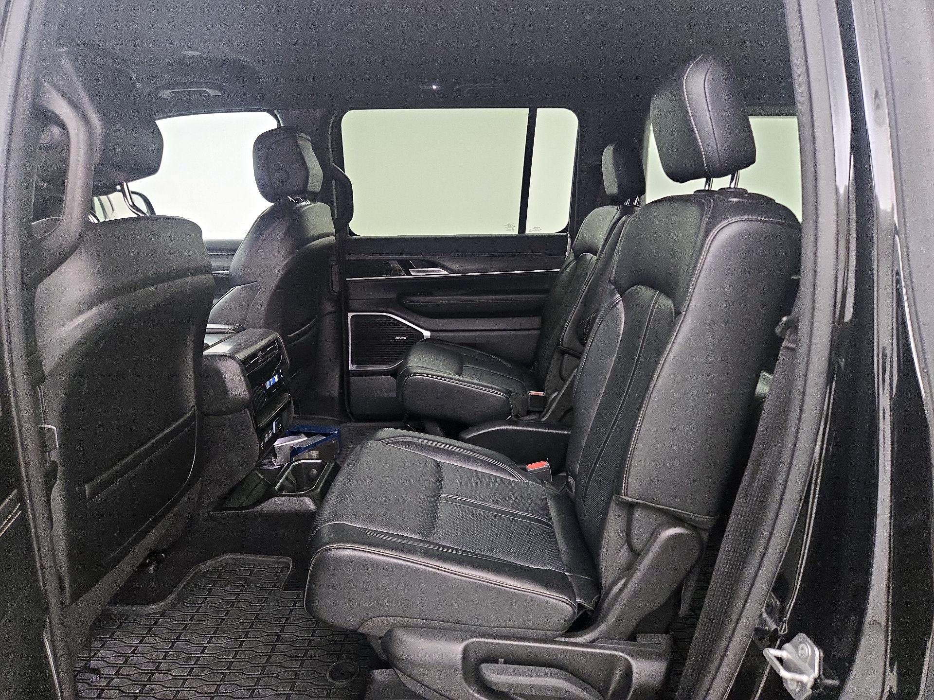 Thumbnail: 2024 Jeep Wagoneer - 20