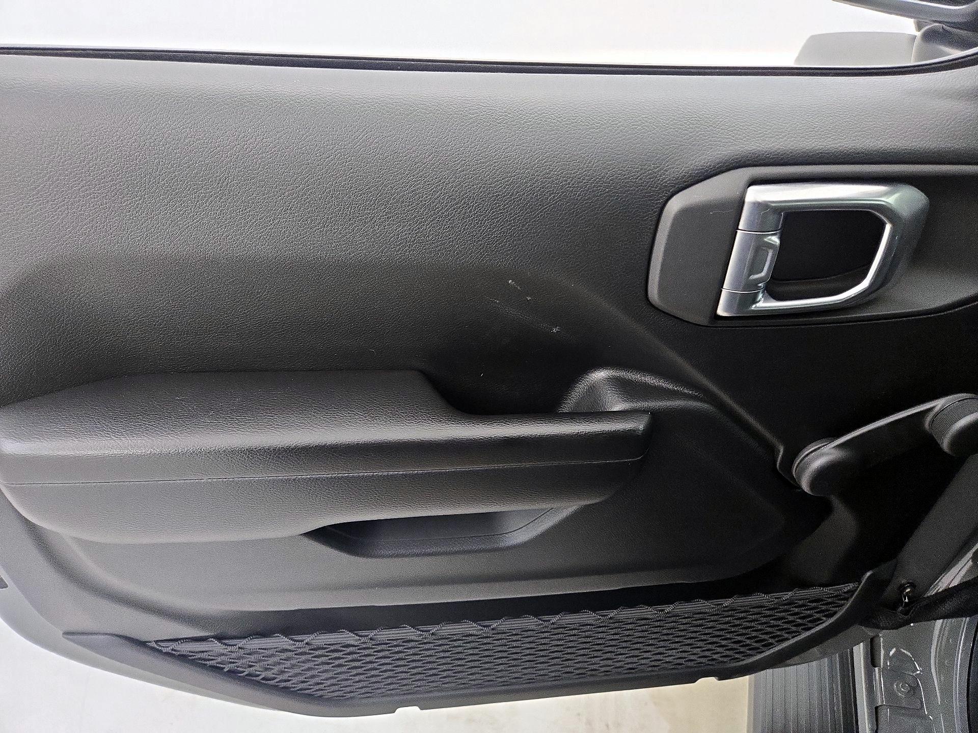 Thumbnail: 2021 Jeep Gladiator - 12