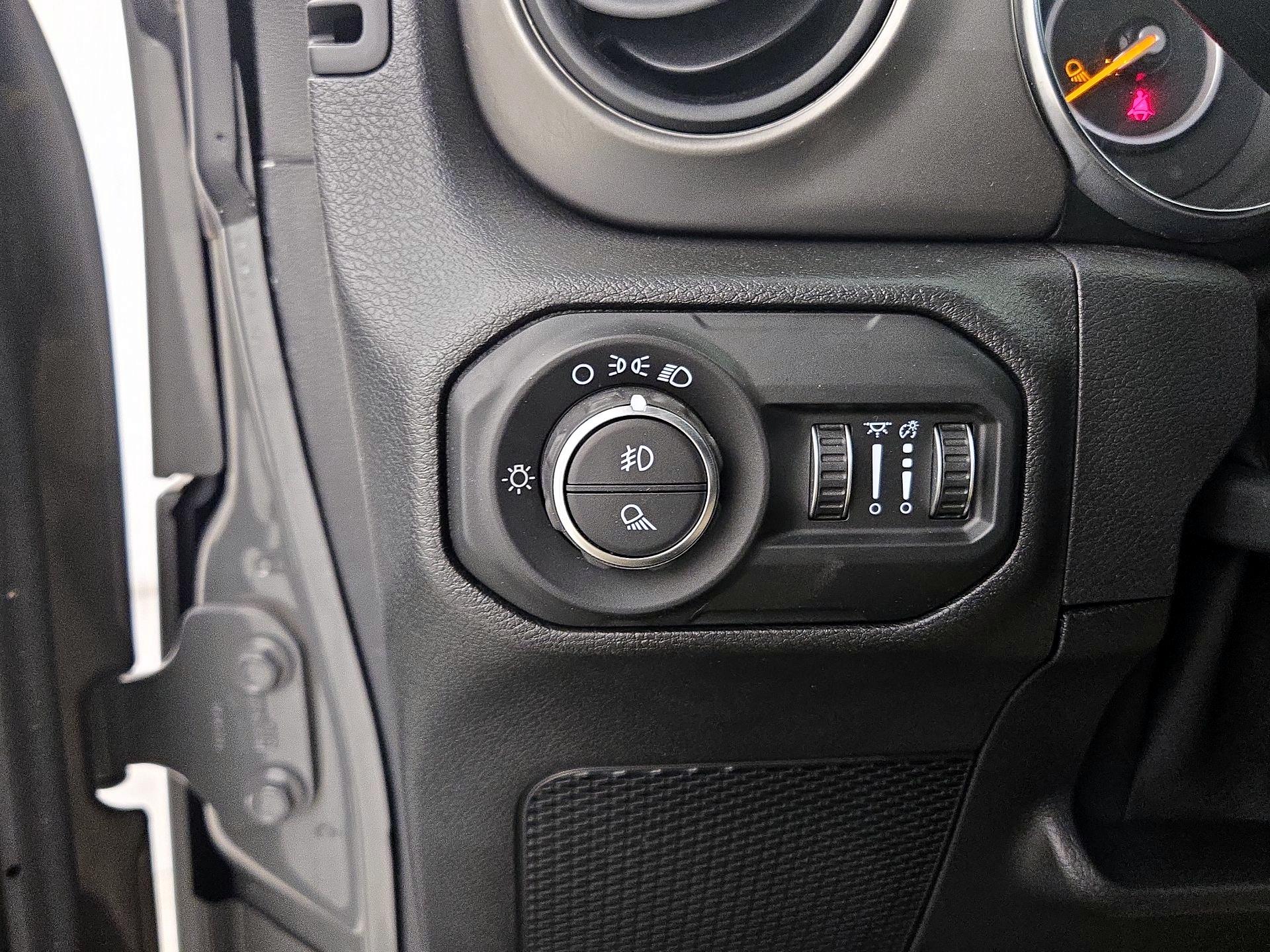 Thumbnail: 2021 Jeep Gladiator - 13