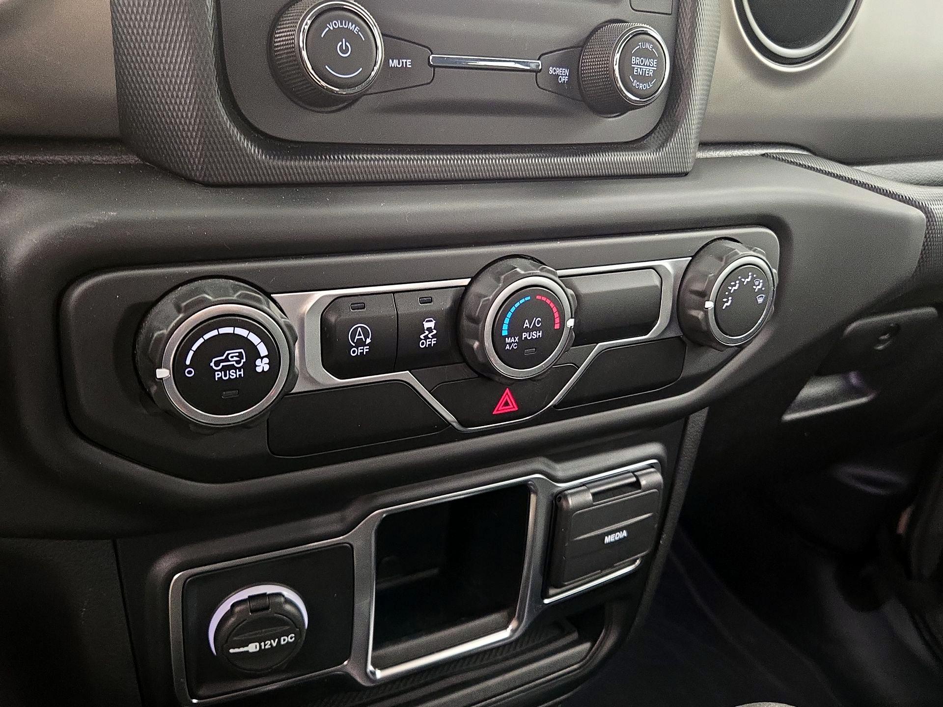 Thumbnail: 2021 Jeep Gladiator - 16